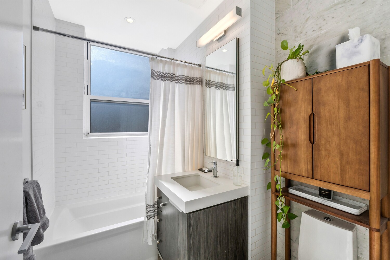 #14 photo, 416 W 52ND Street, Hell's Kitchen , NY 10019