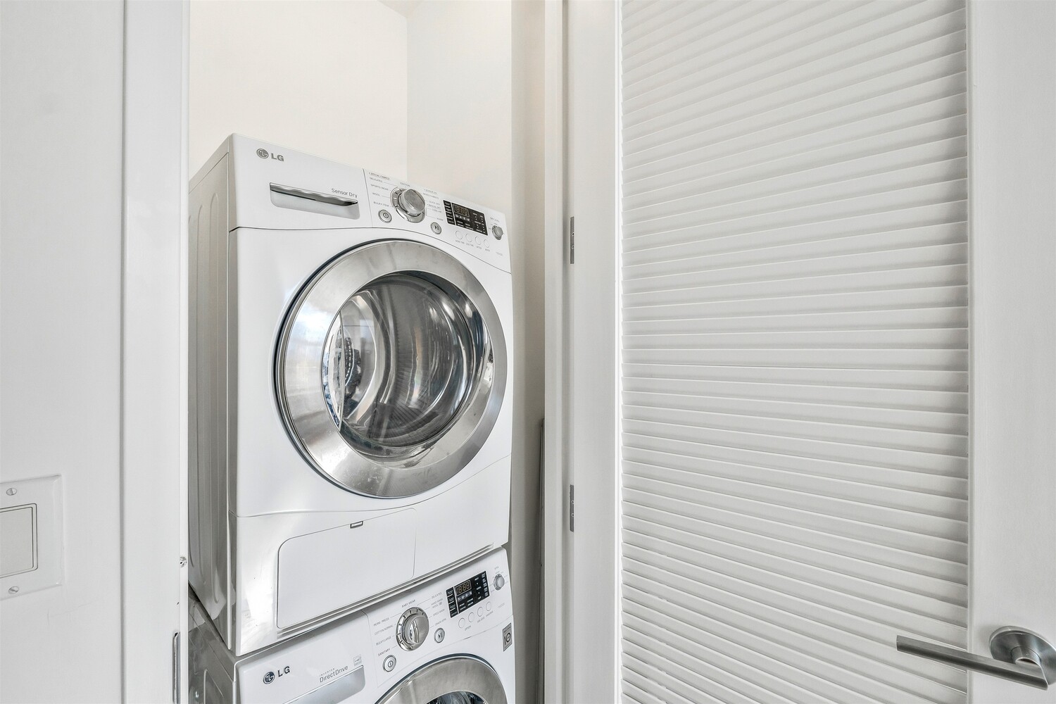 #15 photo, 416 W 52ND Street, Hell's Kitchen , NY 10019