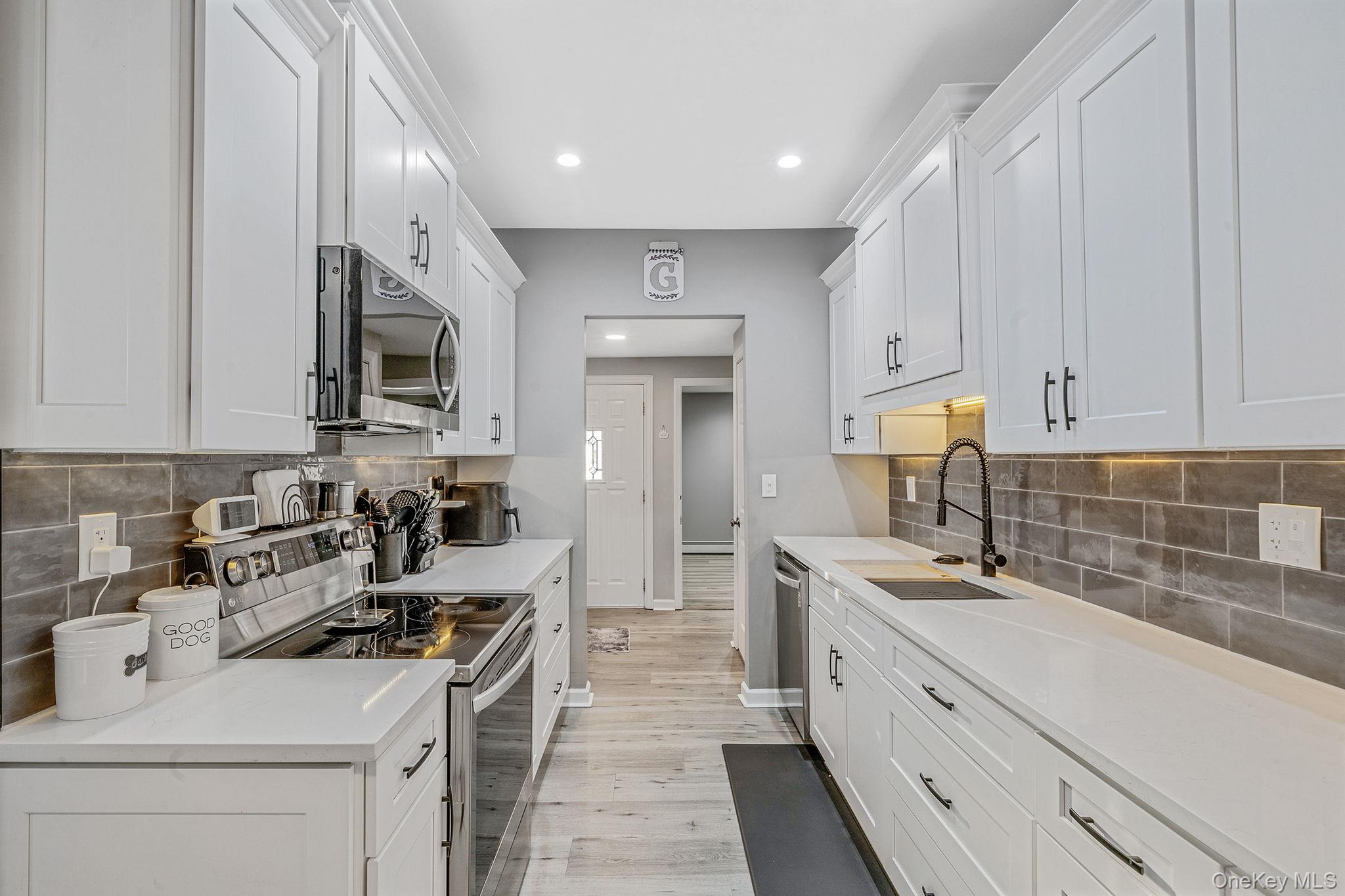 #14 photo, 9 Allegheny Drive, Саффолк ‖ Farmingville , NY 11738