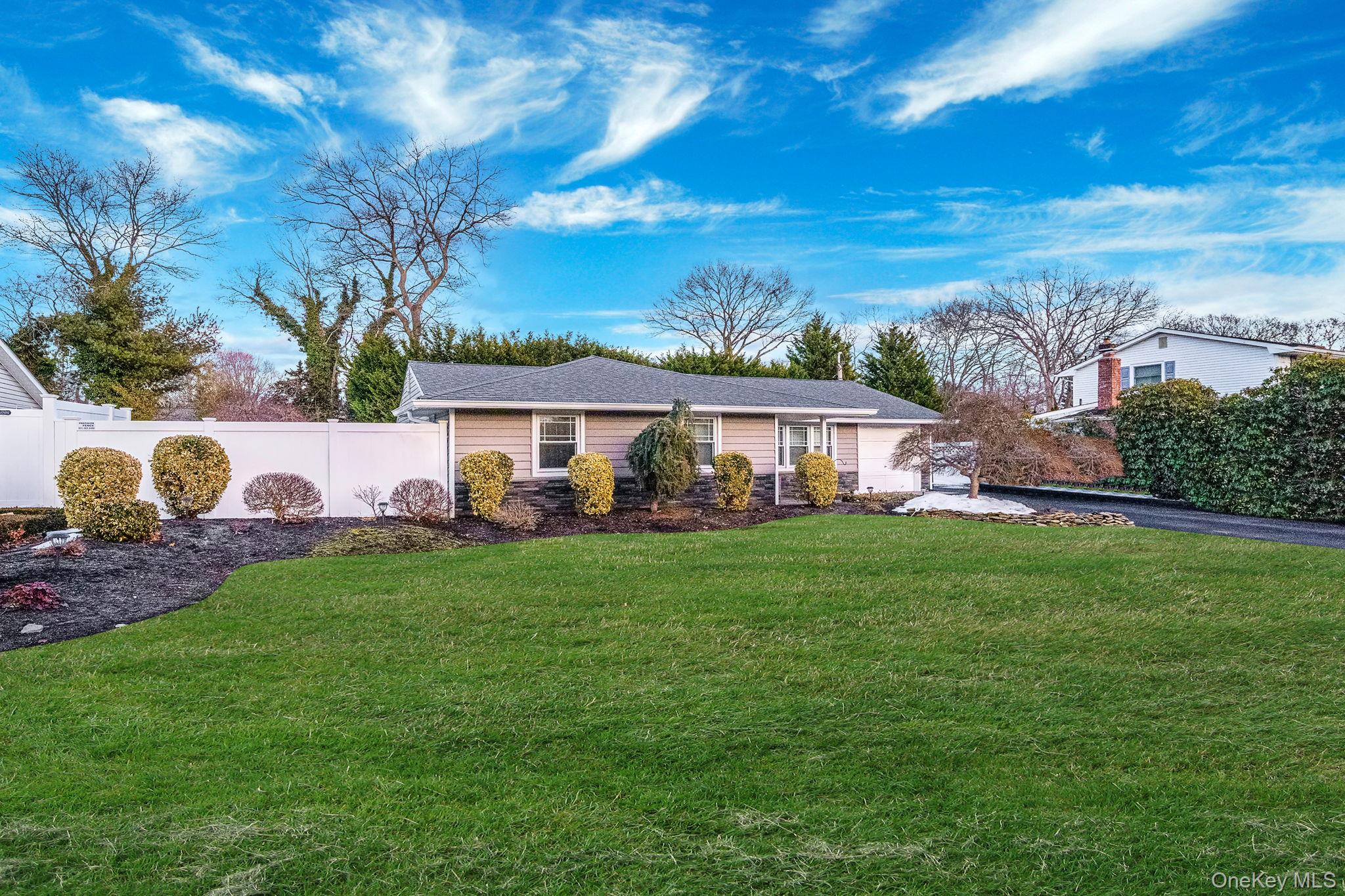 #2 photo, 9 Allegheny Drive, Саффолк ‖ Farmingville , NY 11738