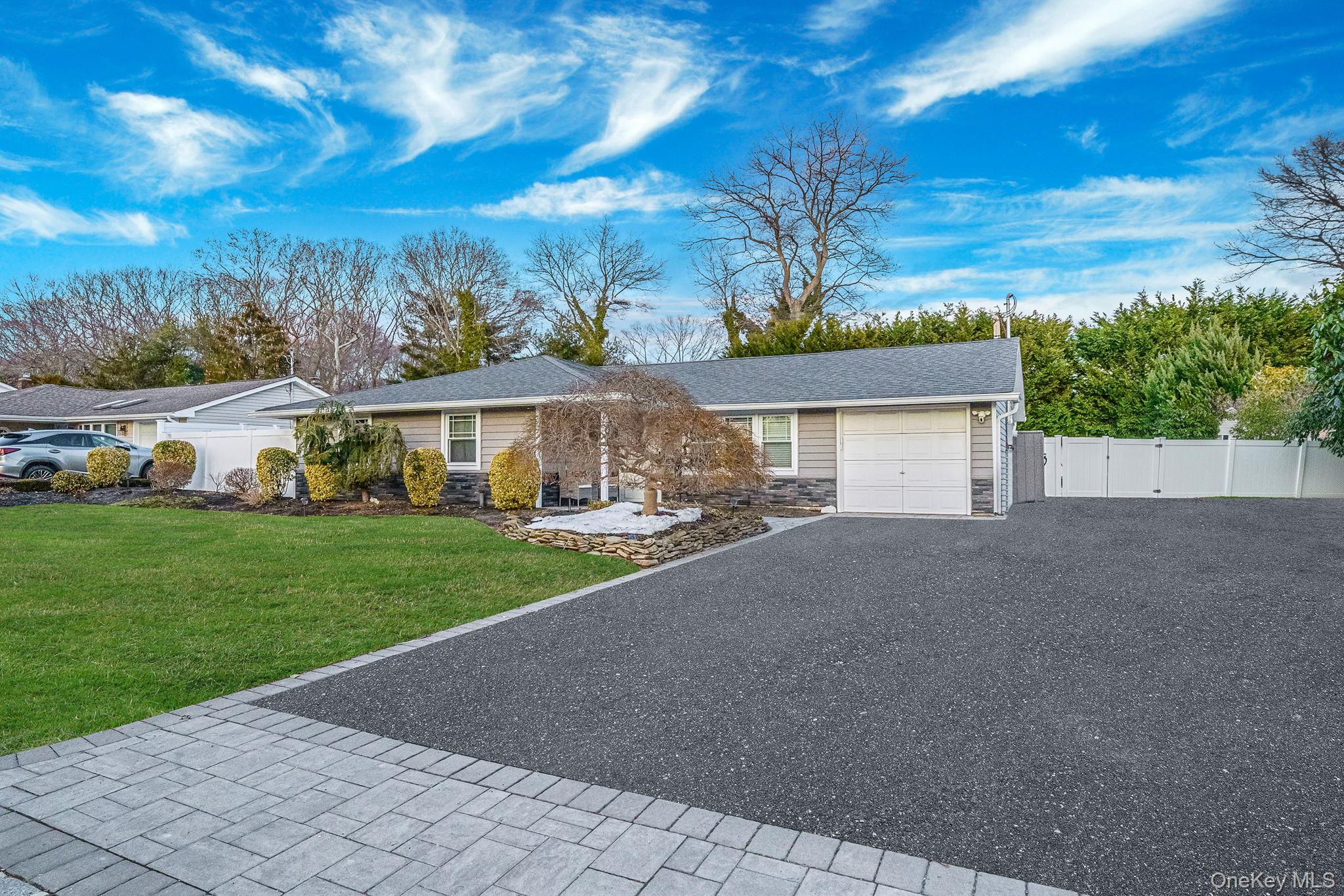 #3 photo, 9 Allegheny Drive, Саффолк ‖ Farmingville , NY 11738