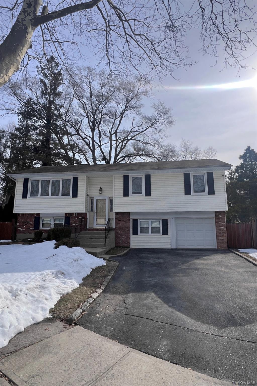 #1 photo, 8 Stern Court, 東長島 亨廷顿站 Huntington Station , NY 11746