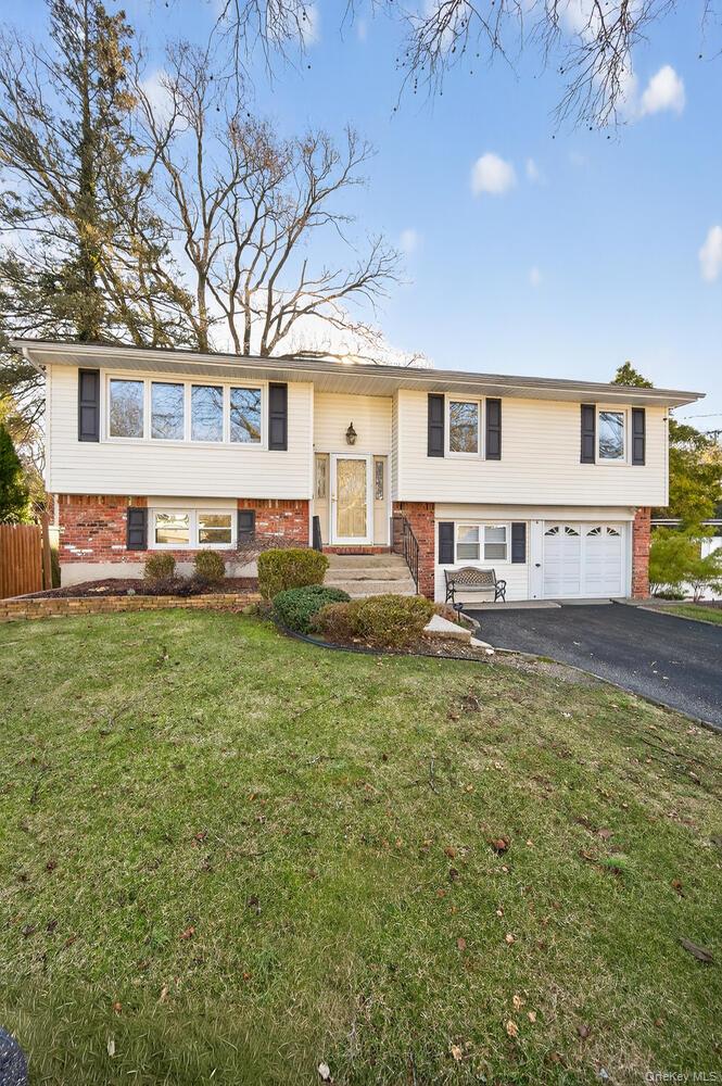 #2 photo, 8 Stern Court, Huntington Station , NY 11746