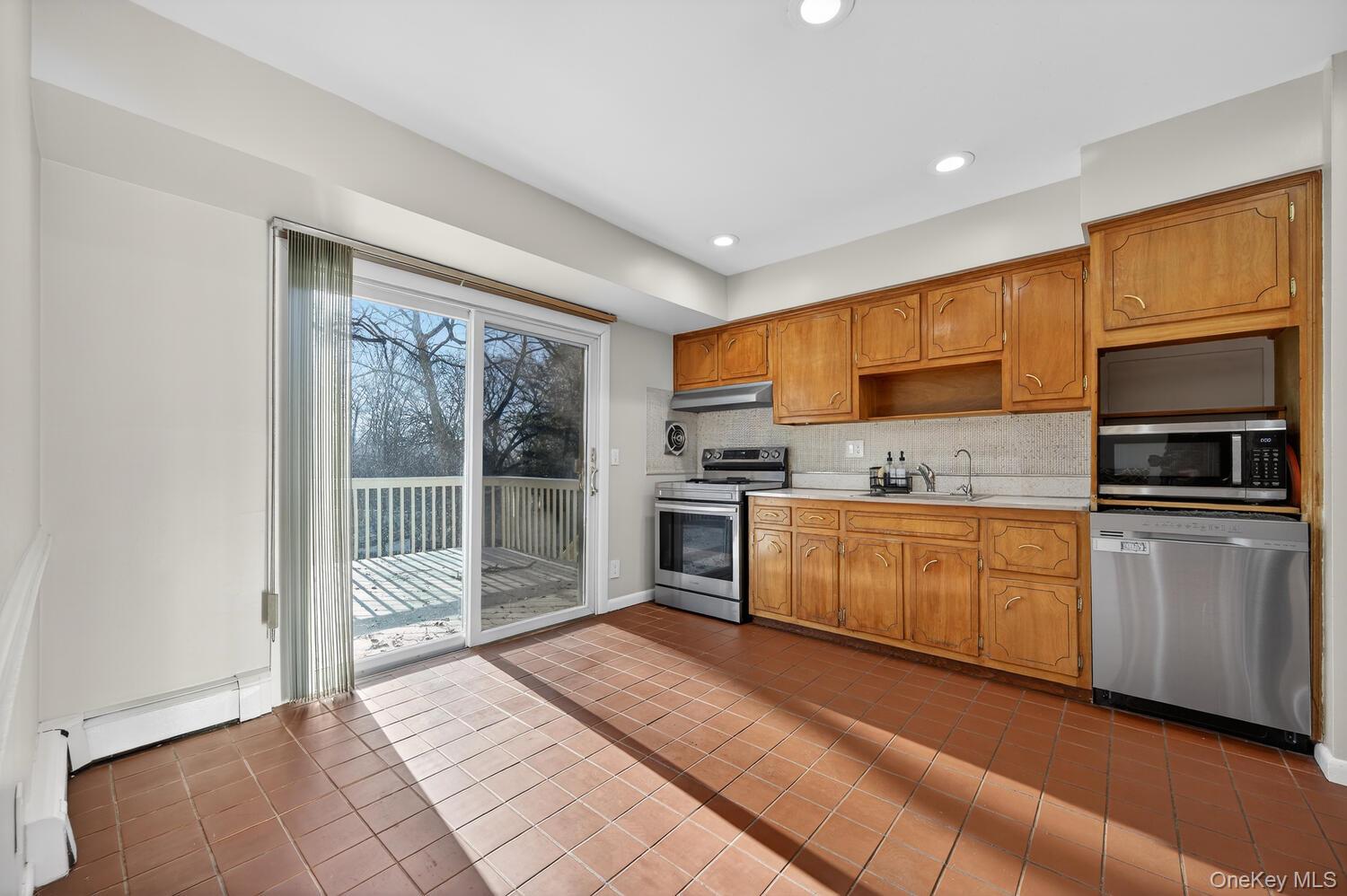 #7 photo, 8 Stern Court, Huntington Station , NY 11746