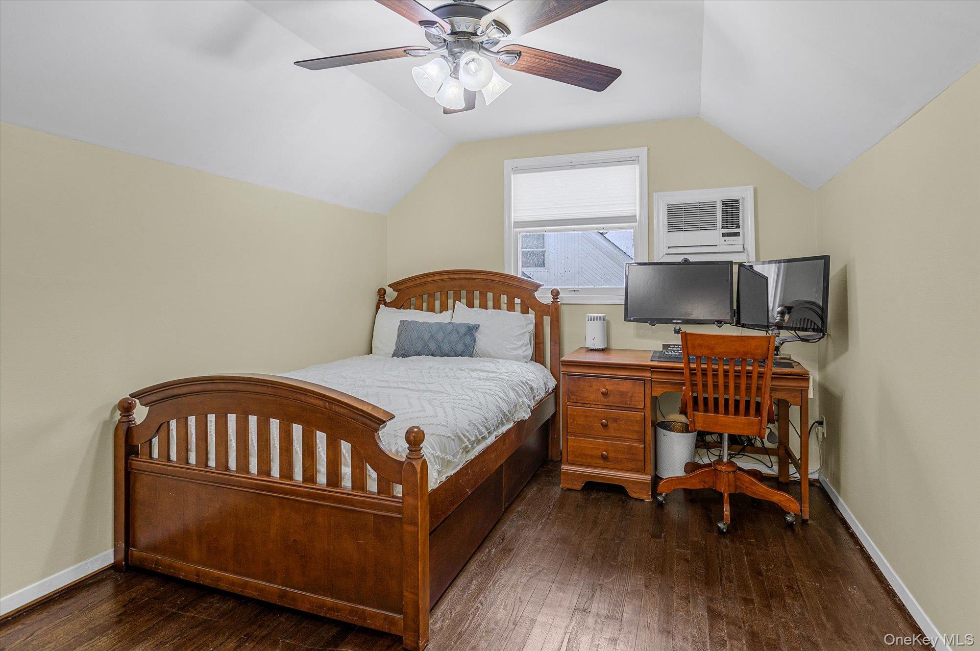 #16 photo, 10 Peachtree Lane, Huntington Station , NY 11746