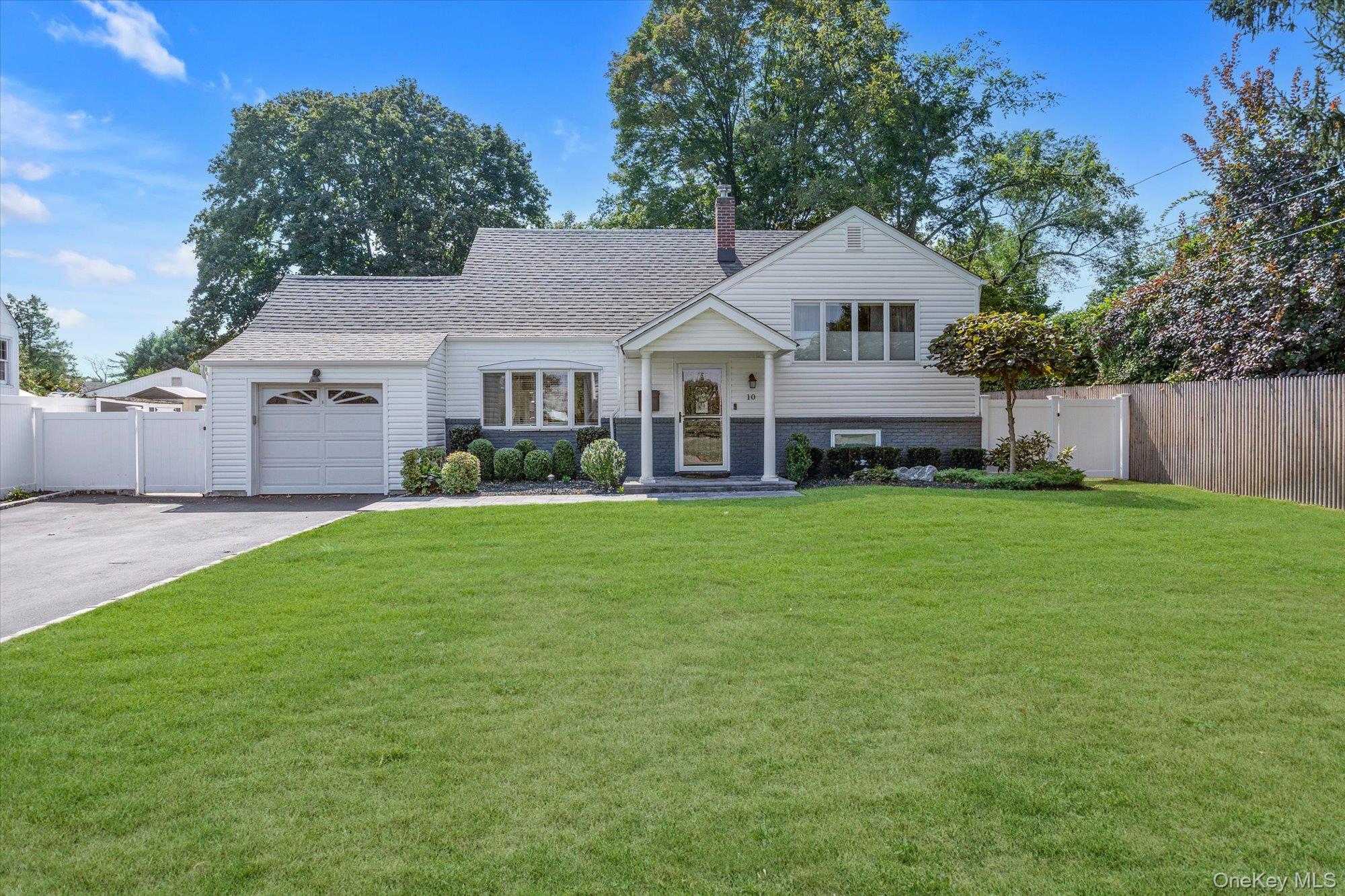 #4 photo, 10 Peachtree Lane, Huntington Station , NY 11746