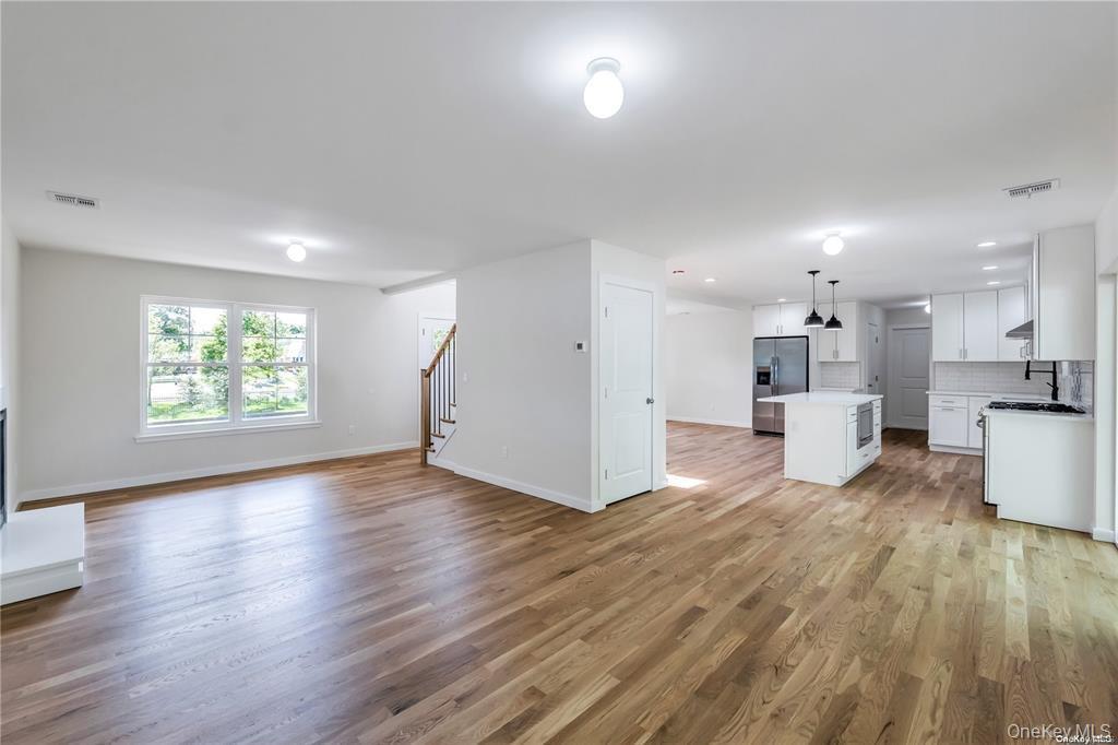 #11 photo, St James Street, सफ़ोक काउंटी Centereach , NY 11720