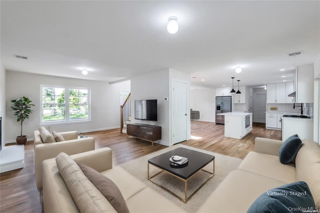 #12 photo, St James Street, सफ़ोक काउंटी Centereach , NY 11720