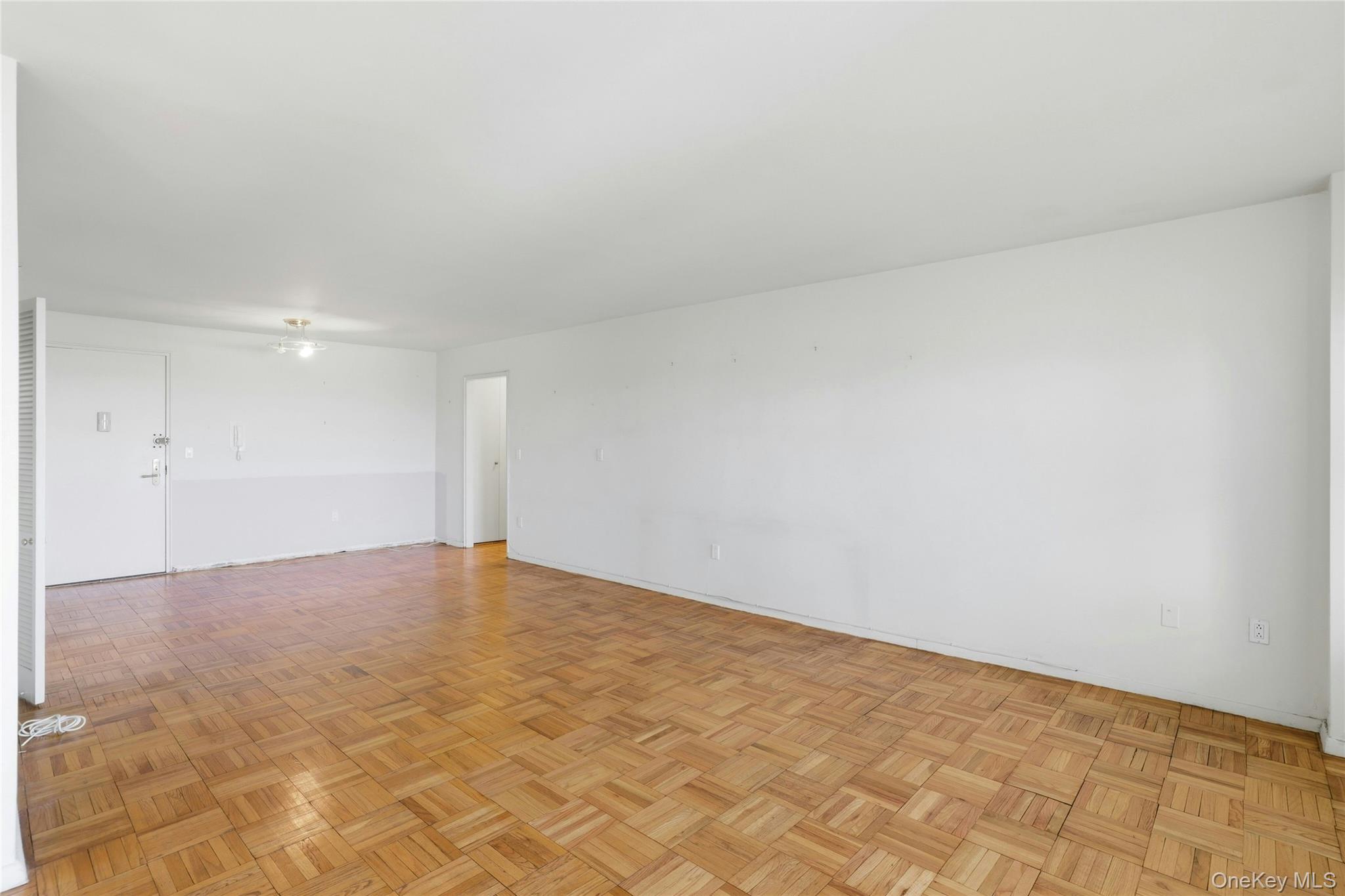 #8 photo, 70-20 108th Street, Forest Hills , NY 11375