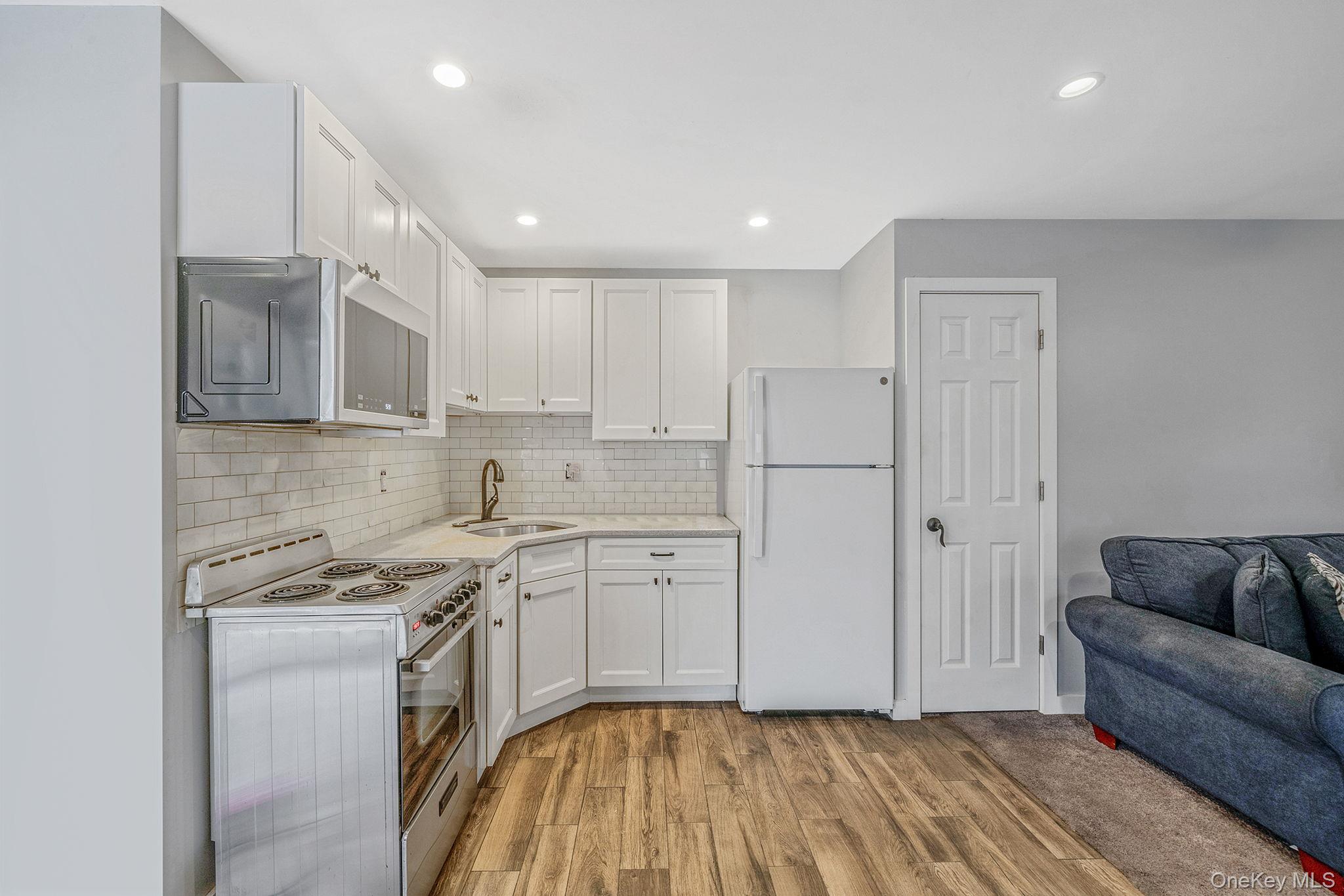 #19 photo, 9 Barnes Road, सफ़ोक काउंटी Manorville , NY 11949