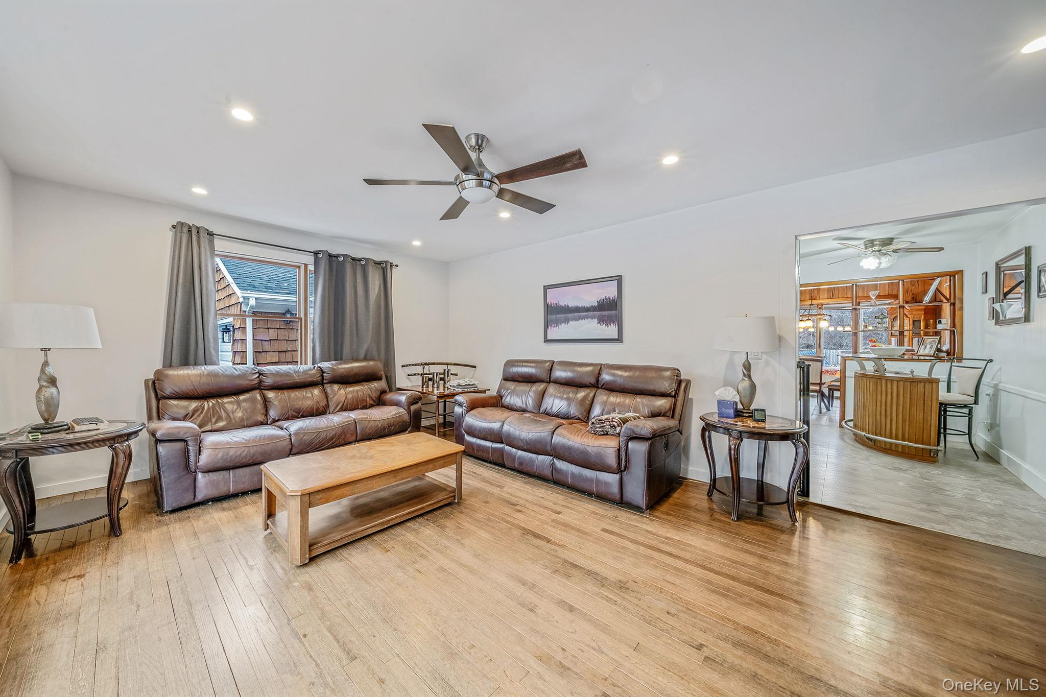 #6 photo, 9 Barnes Road, सफ़ोक काउंटी Manorville , NY 11949