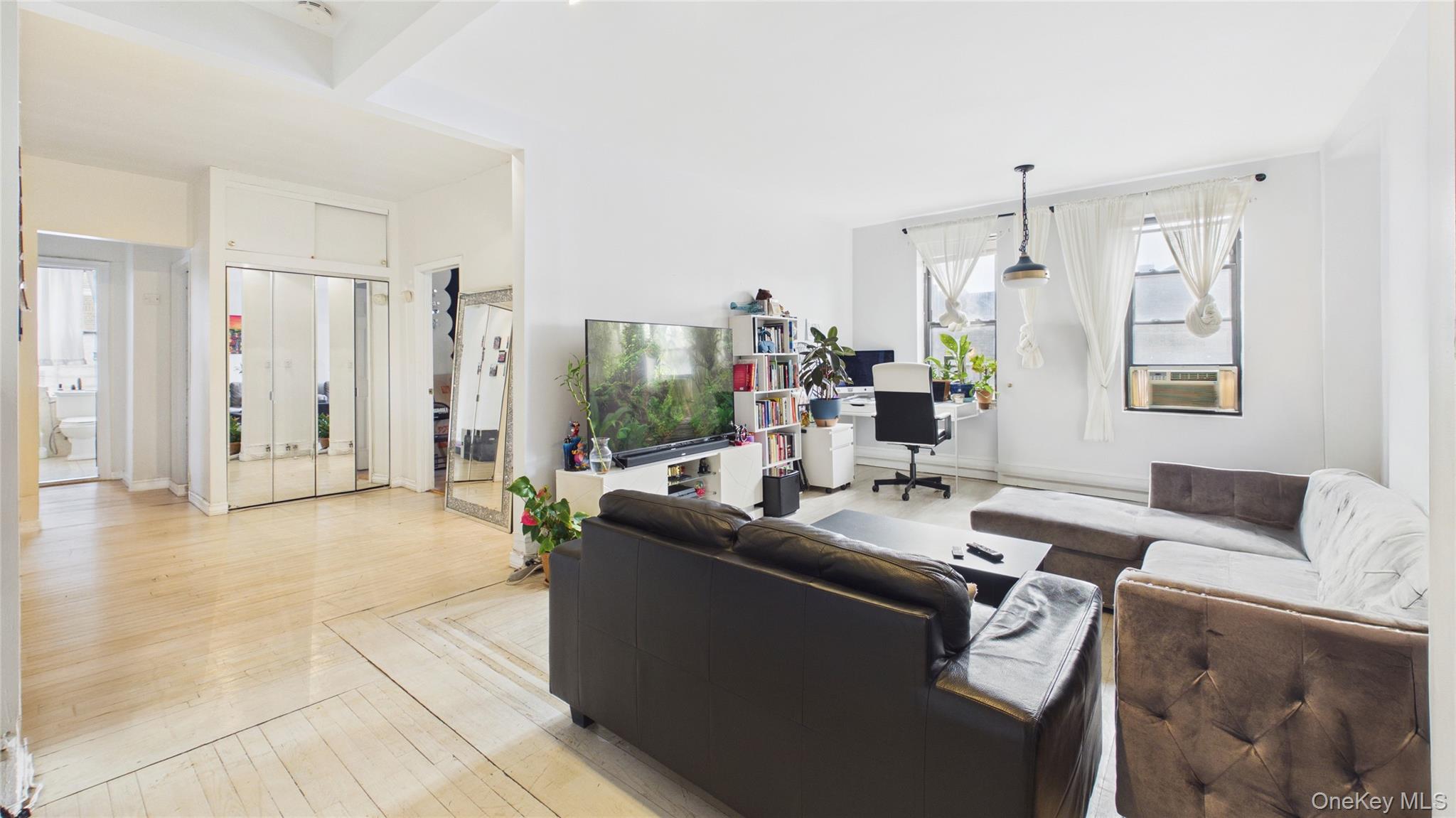 #2 photo, 3564 89th Street, কুইন্‌স Jackson Heights , NY 11372