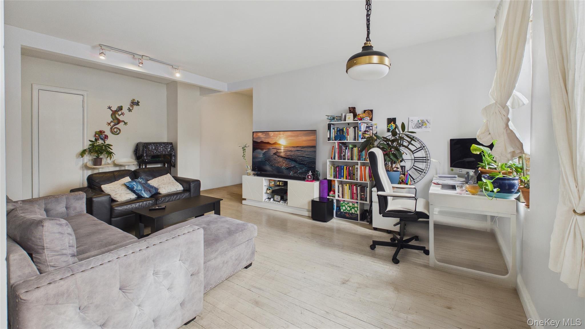 #4 photo, 3564 89th Street, কুইন্‌স Jackson Heights , NY 11372