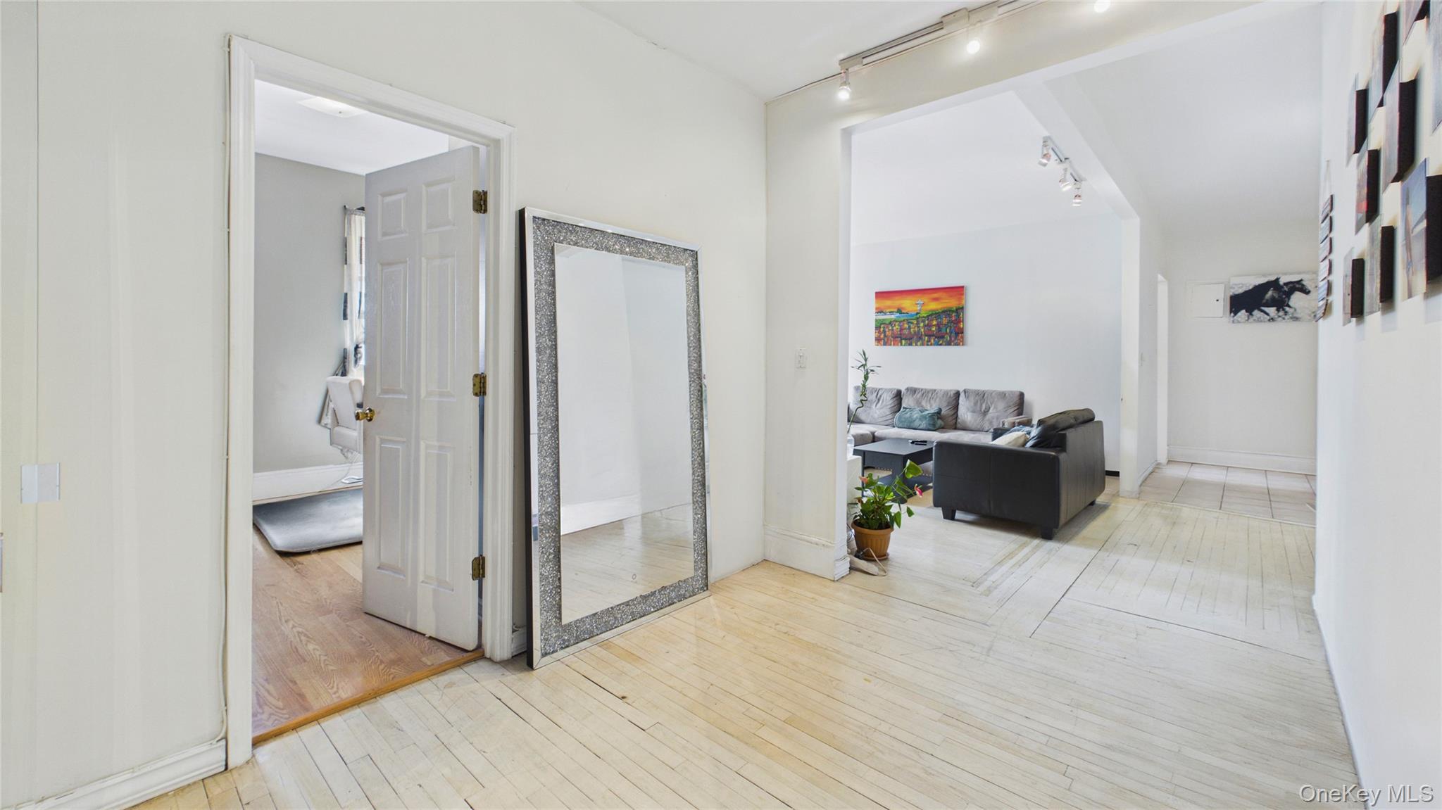 #7 photo, 3564 89th Street, কুইন্‌স Jackson Heights , NY 11372