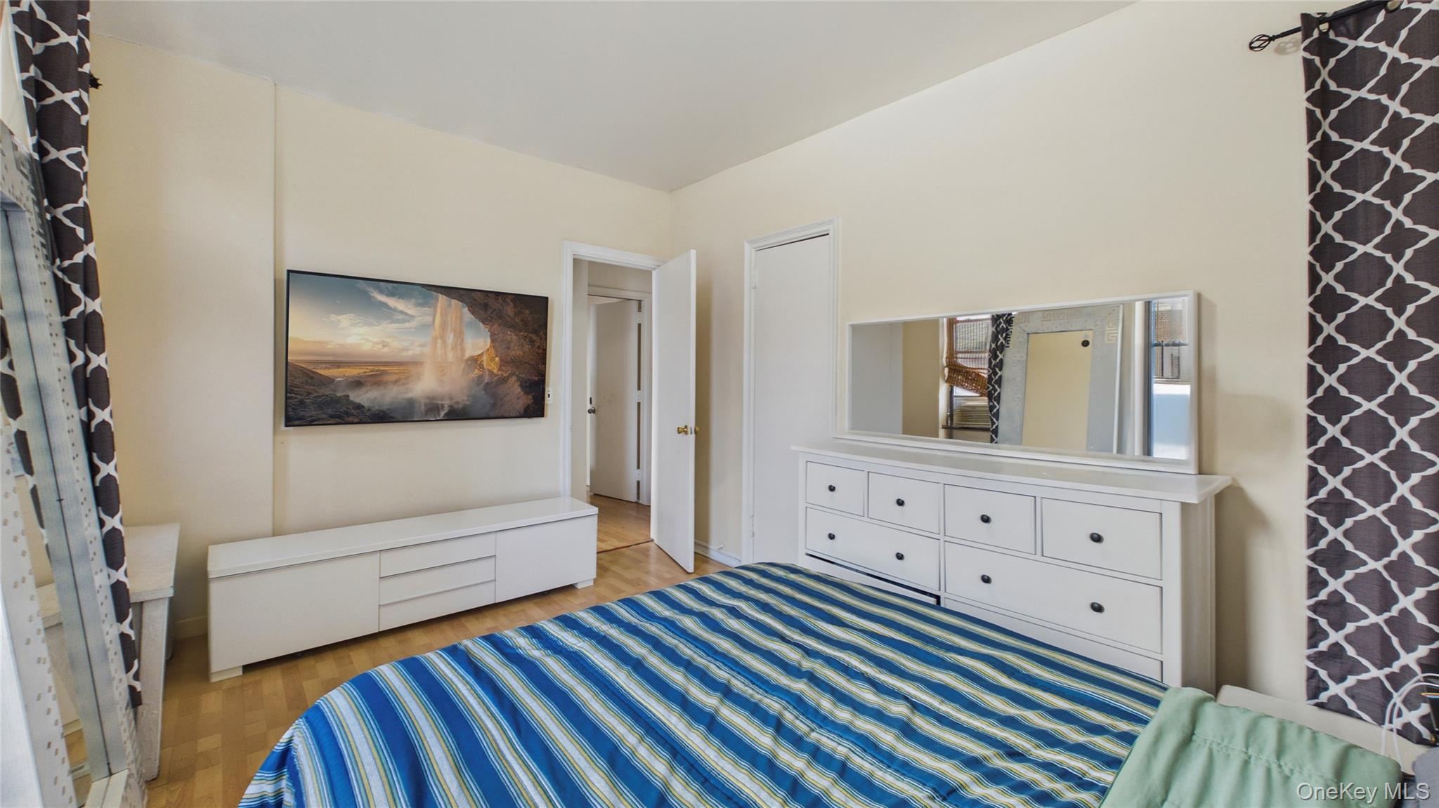 #8 photo, 3564 89th Street, কুইন্‌স Jackson Heights , NY 11372