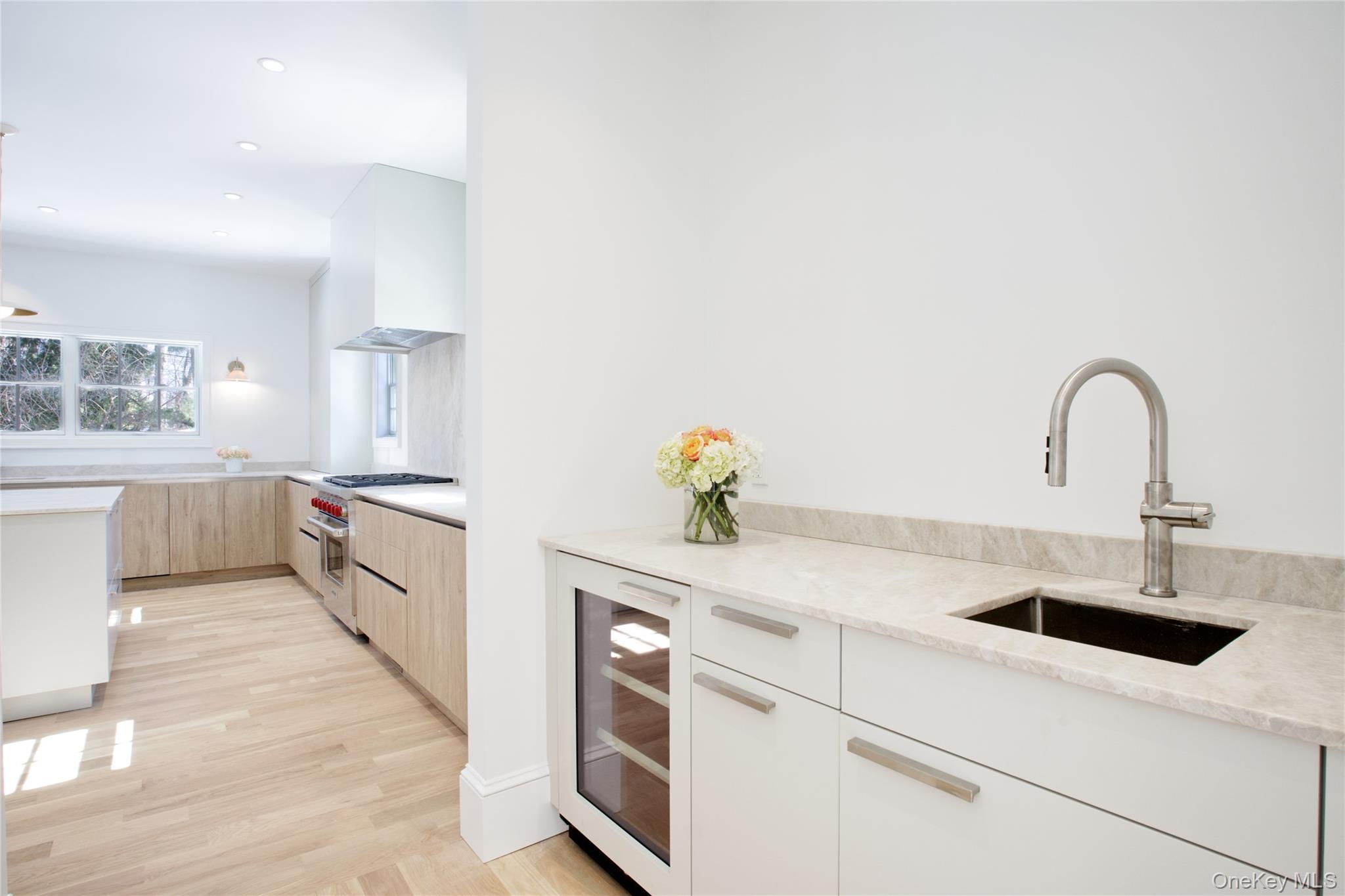 #12 photo, 409 Abbey Road, מחוז נסאו Manhasset , NY 11030