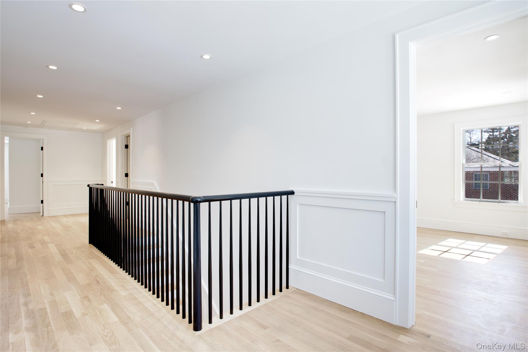 #13 photo, 409 Abbey Road, מחוז נסאו Manhasset , NY 11030