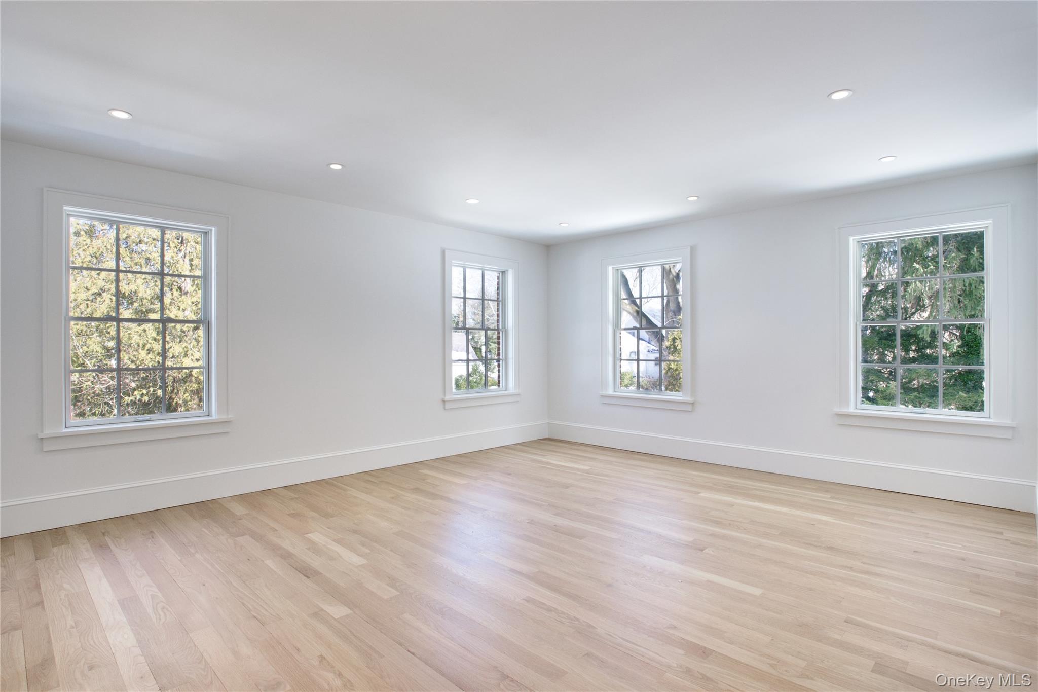 #15 photo, 409 Abbey Road, מחוז נסאו Manhasset , NY 11030