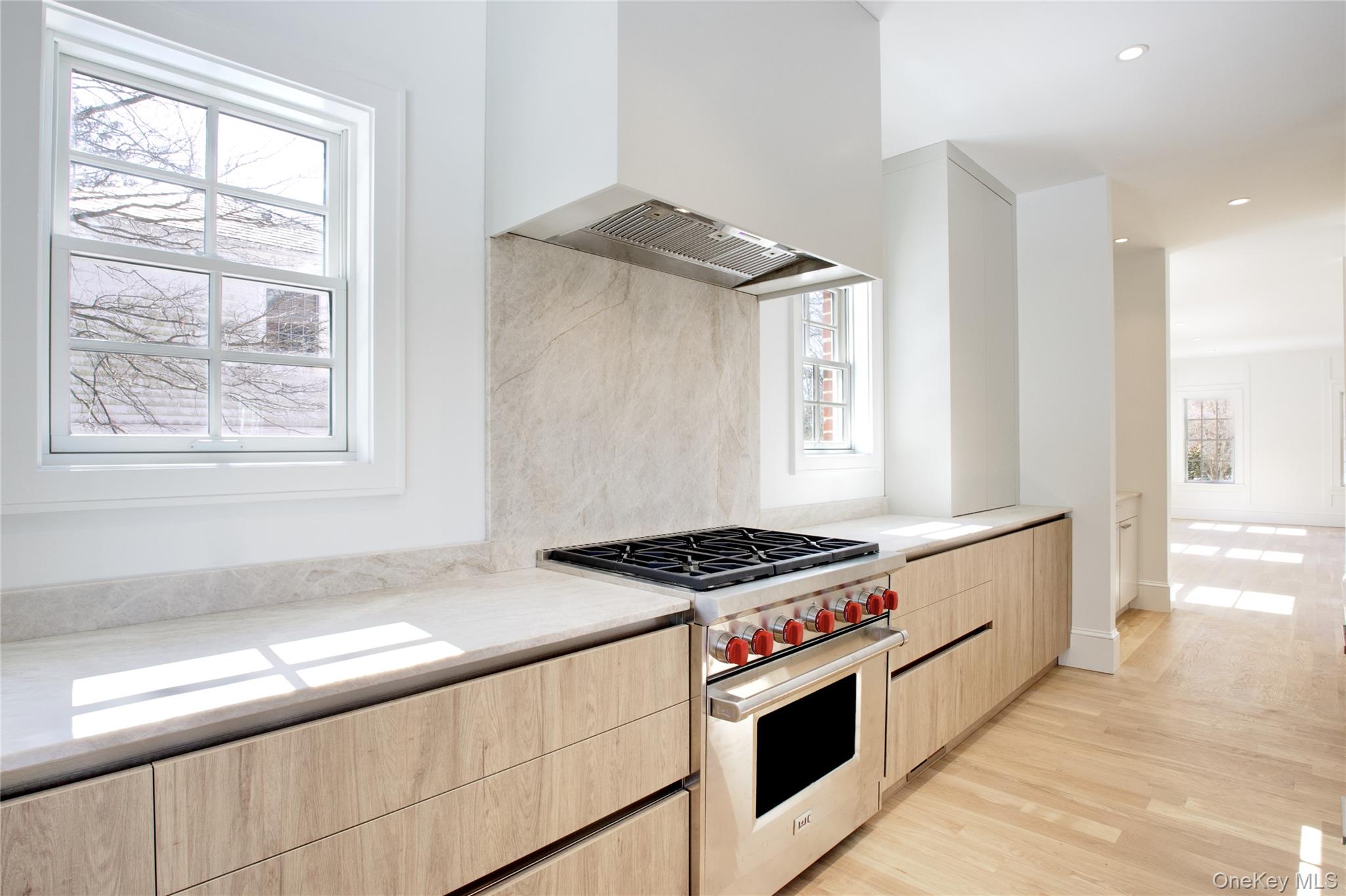 #9 photo, 409 Abbey Road, מחוז נסאו Manhasset , NY 11030