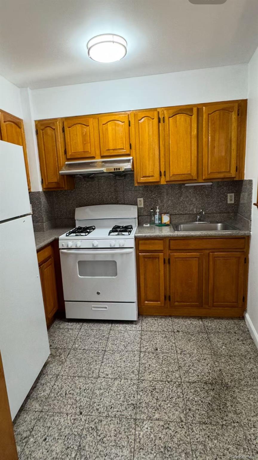 #4 photo, 70-50 45TH Avenue, Woodside , NY 11377