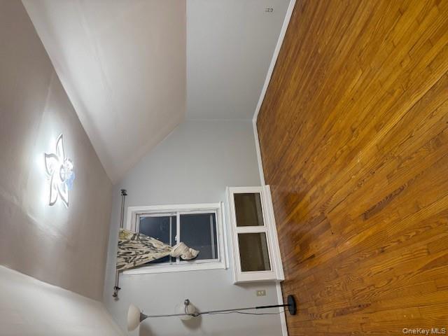 #12 photo, 915 N 7th Street, מחוז נסאו North New Hyde Park , NY 11040