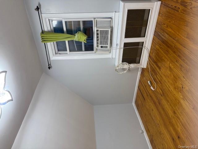 #13 photo, 915 N 7th Street, מחוז נסאו North New Hyde Park , NY 11040