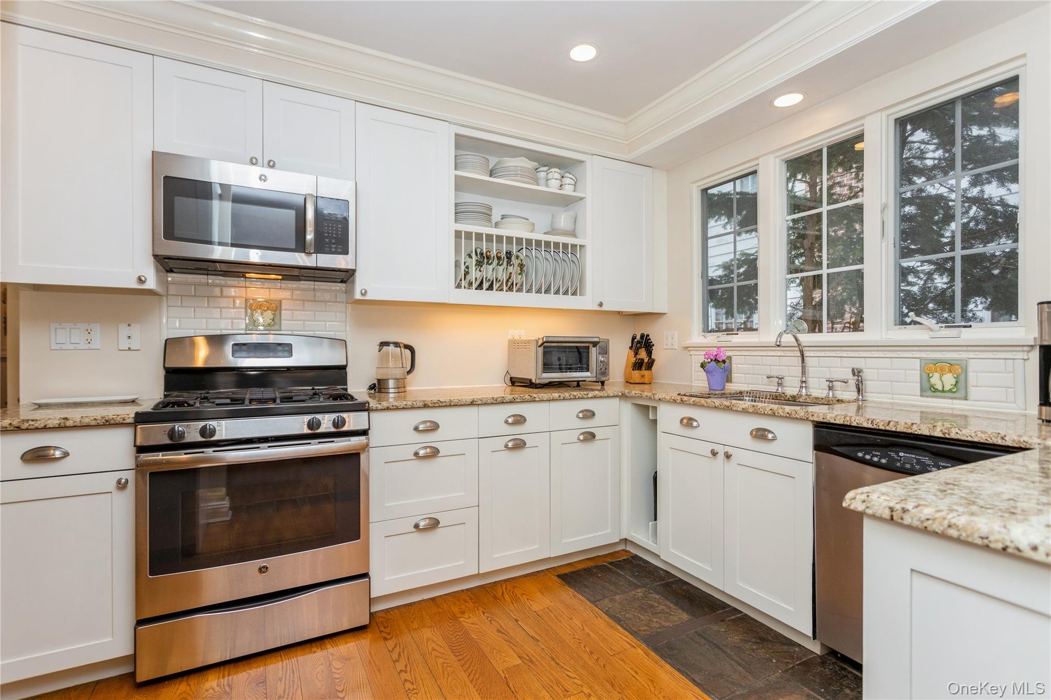 #6 photo, 9 Holland Place, Hartsdale , NY 10530