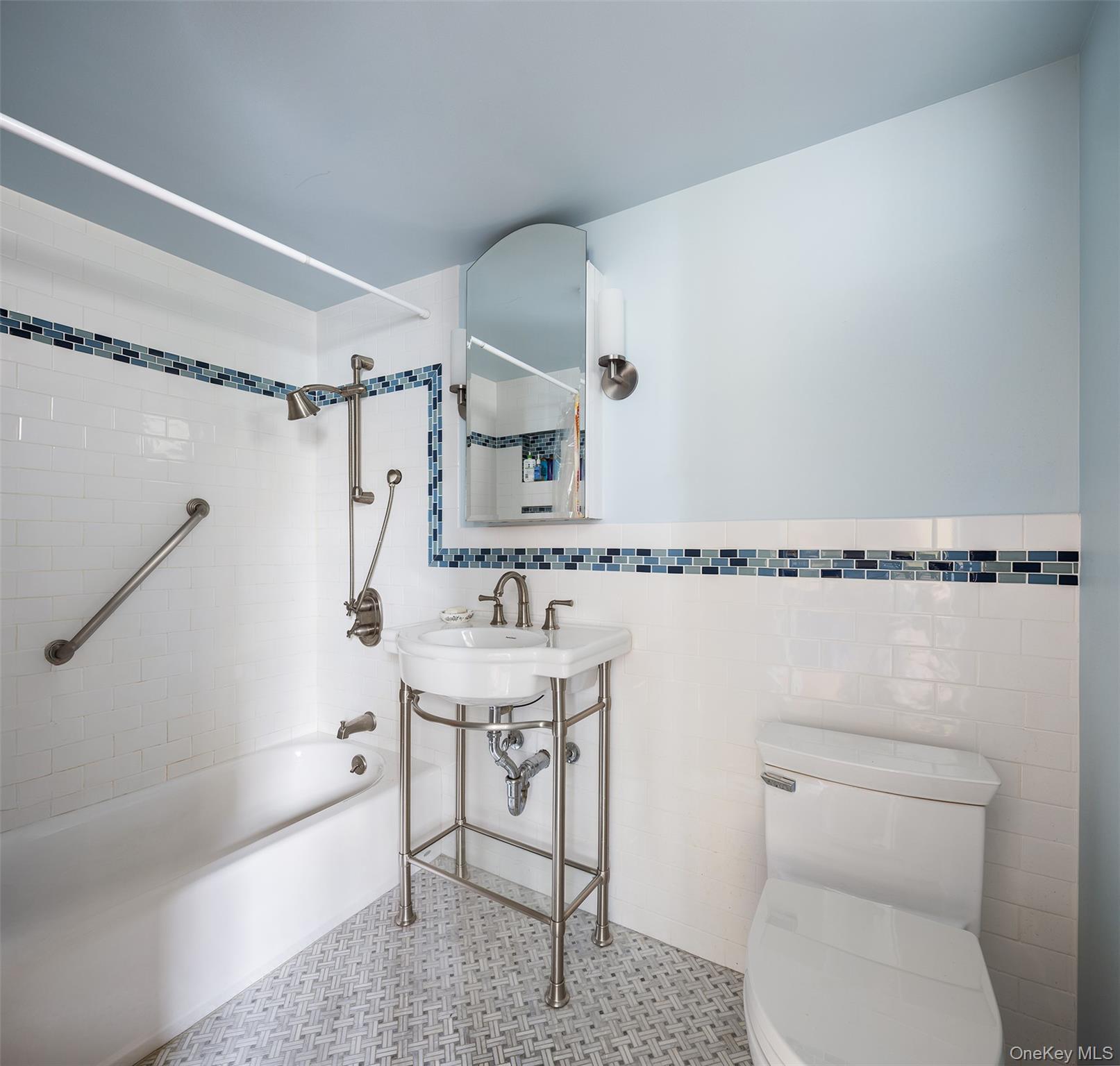 #10 photo, 2536 Lurting Avenue, Bronx , NY 10469