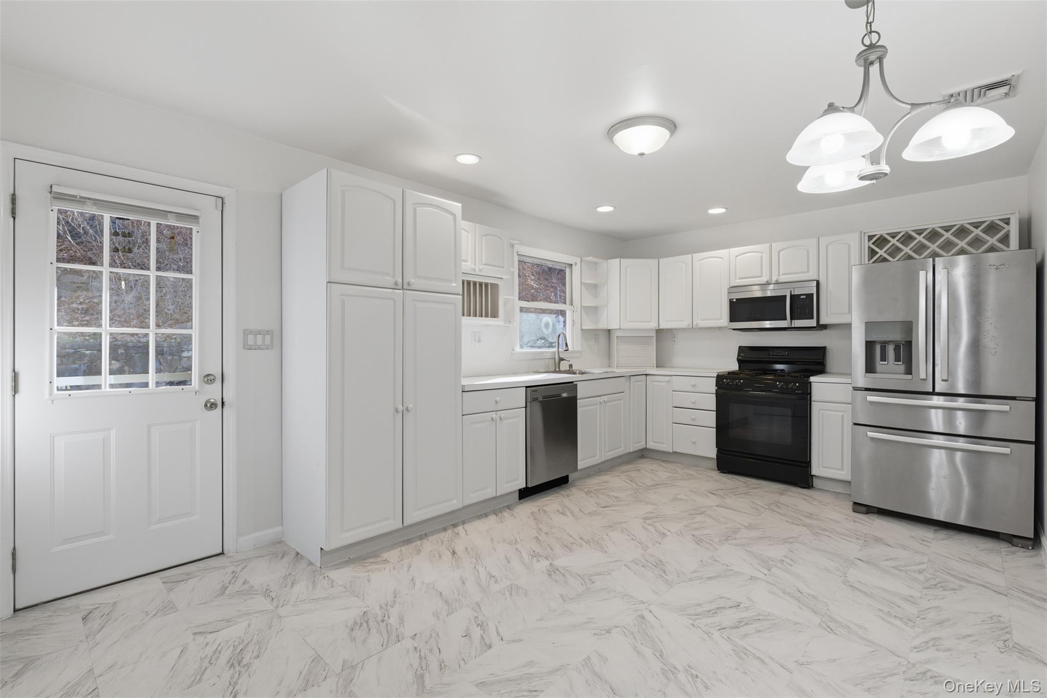 #7 photo, 20 N Washington Avenue, White Plains , NY 10603