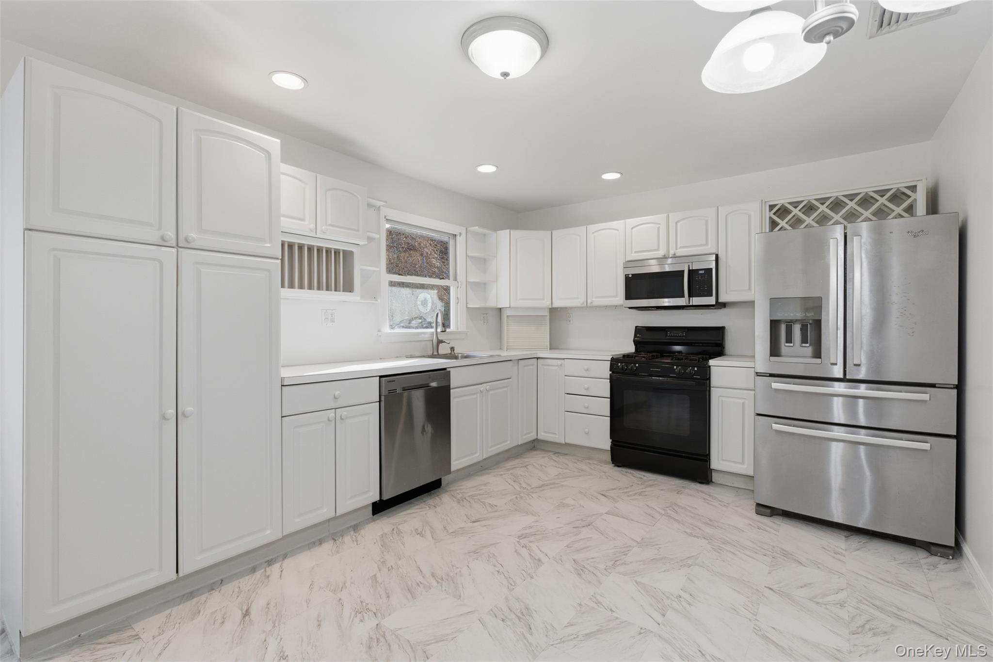 #8 photo, 20 N Washington Avenue, White Plains , NY 10603