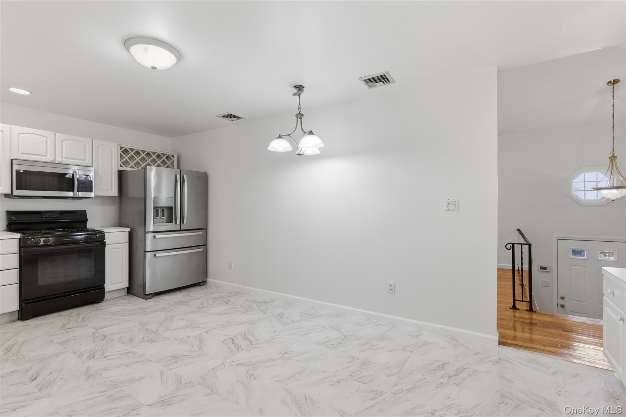 #9 photo, 20 N Washington Avenue, White Plains , NY 10603