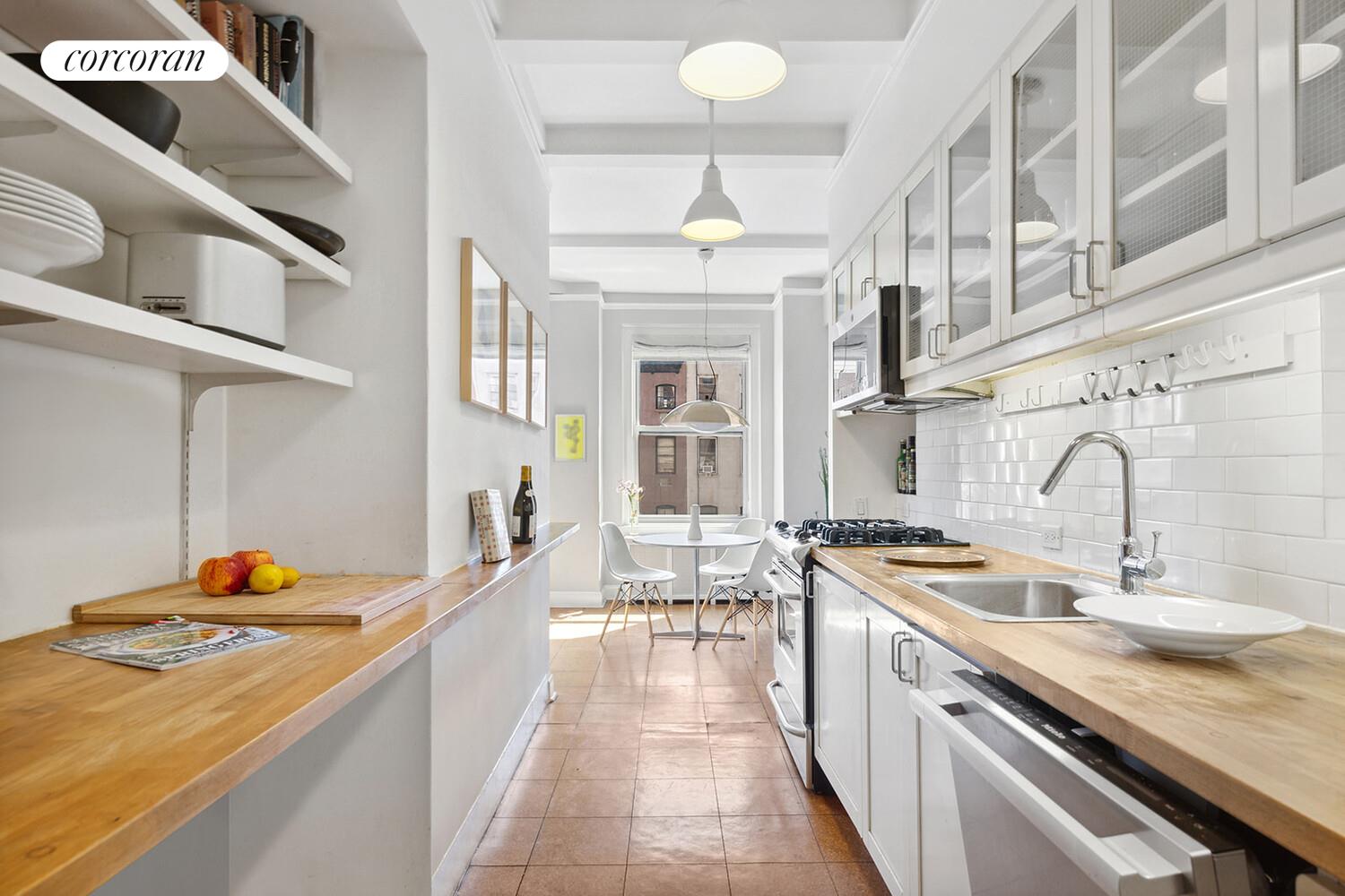 #5 photo, 242 E 19TH Street, मैनहटन Gramercy Park , NY 10003