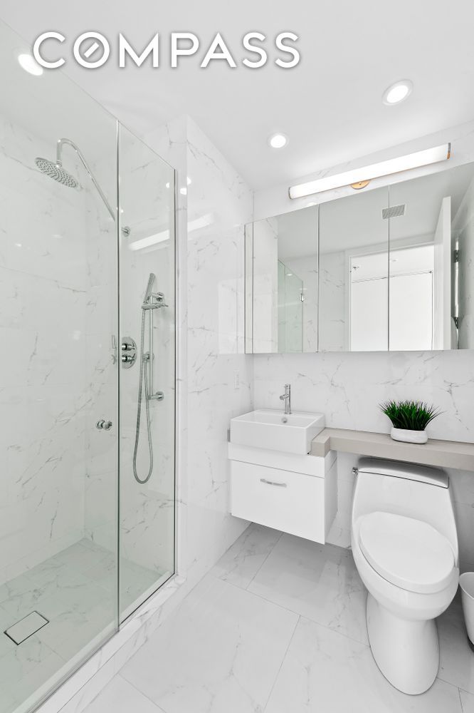 #16 photo, 301 E 61st Street, मैनहटन Lenox Hill , NY 10065