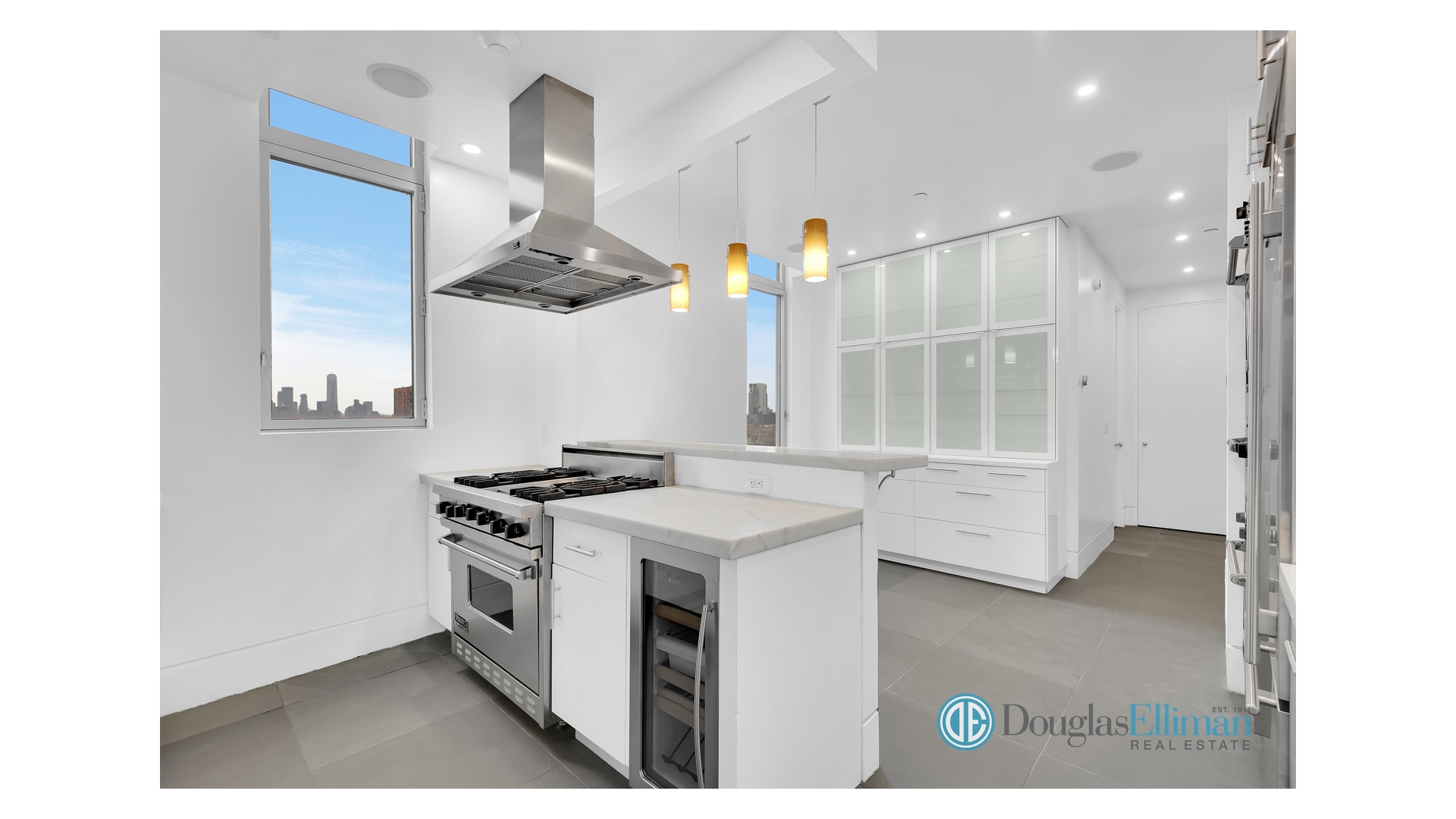 #8 photo, 556 3RD Avenue, Murray Hill , NY 10016