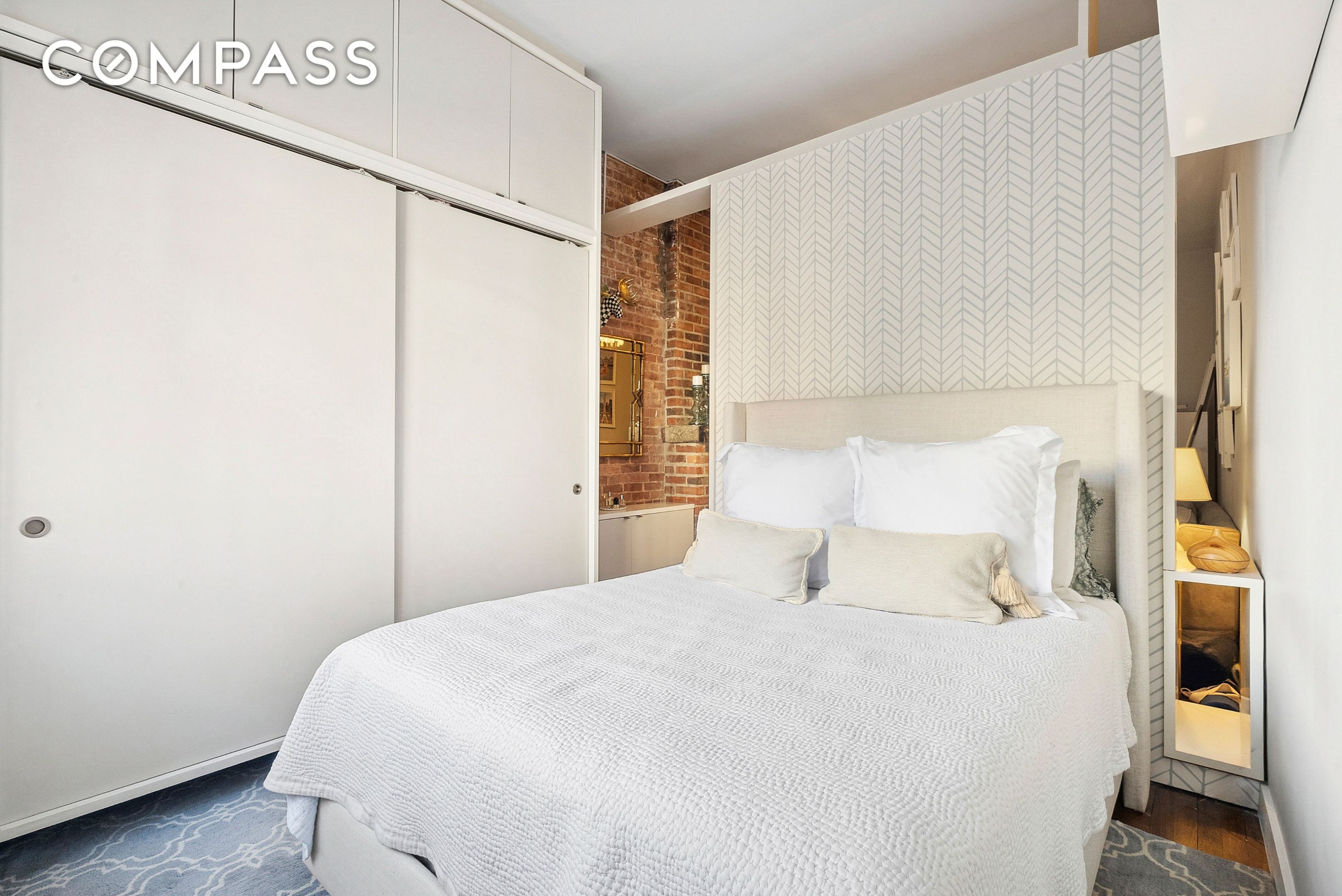 #5 photo, 252 W 20th Street, Chelsea , NY 10011