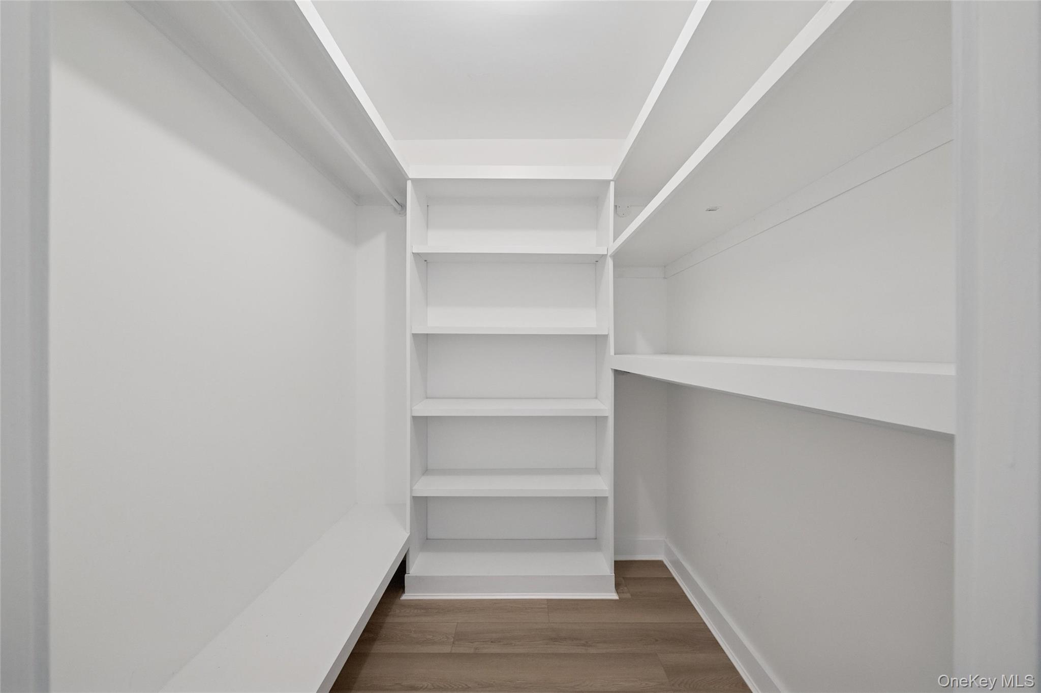 #12 photo, 70 Pheasant Run, מחוז נסאו Roslyn , NY 11576