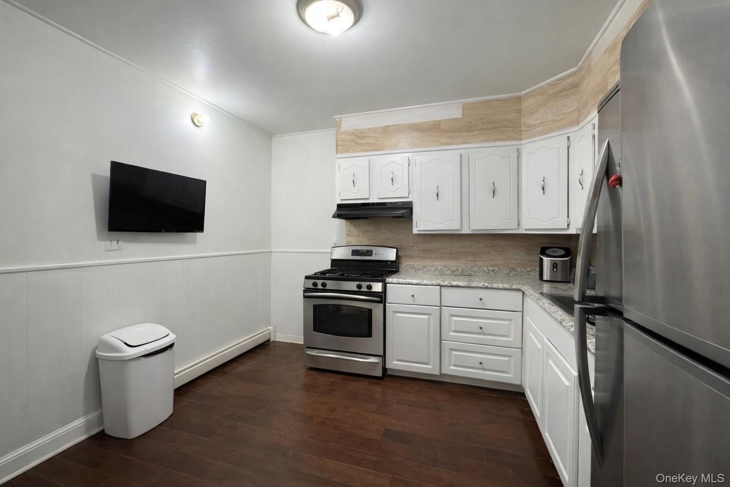 #7 photo, 5755 58th Street, קווינס Maspeth , NY 11378