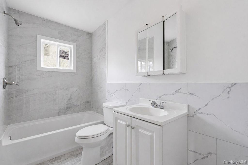 #17 photo, 45 Meadowbrook Drive, 東長島 Brentwood , NY 11717