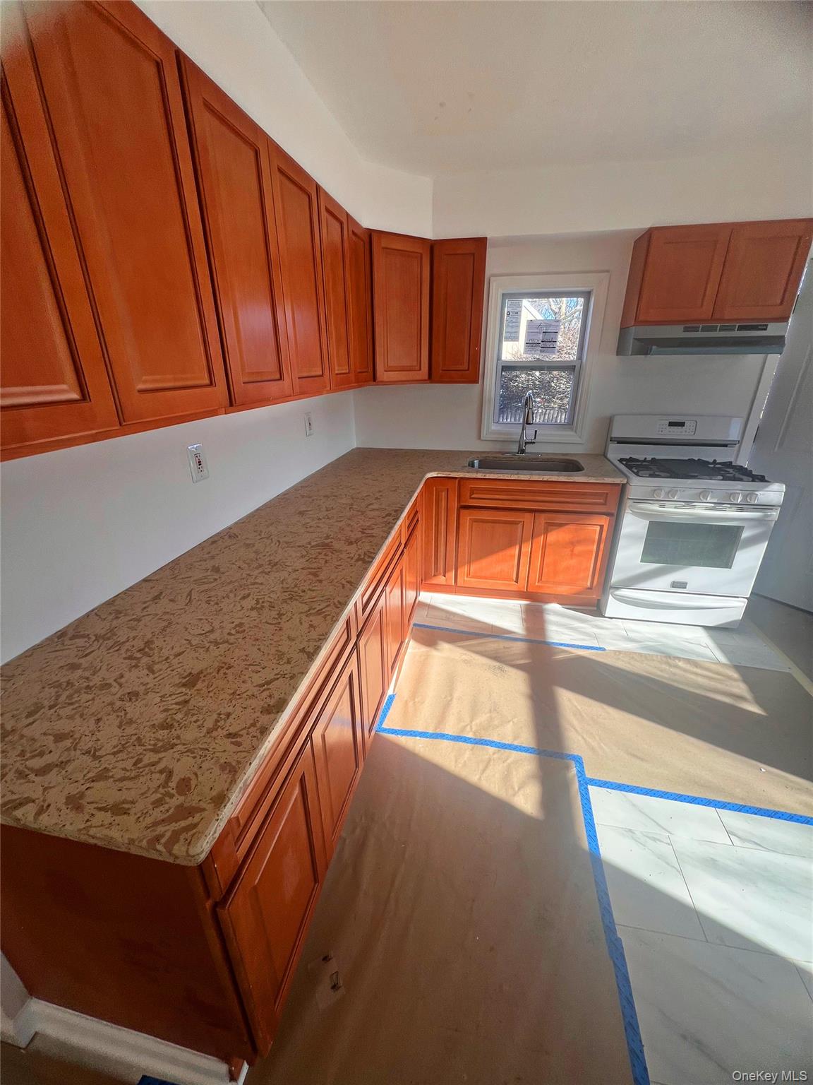 #2 photo, 45 Meadowbrook Drive, सफ़ोक काउंटी Brentwood , NY 11717