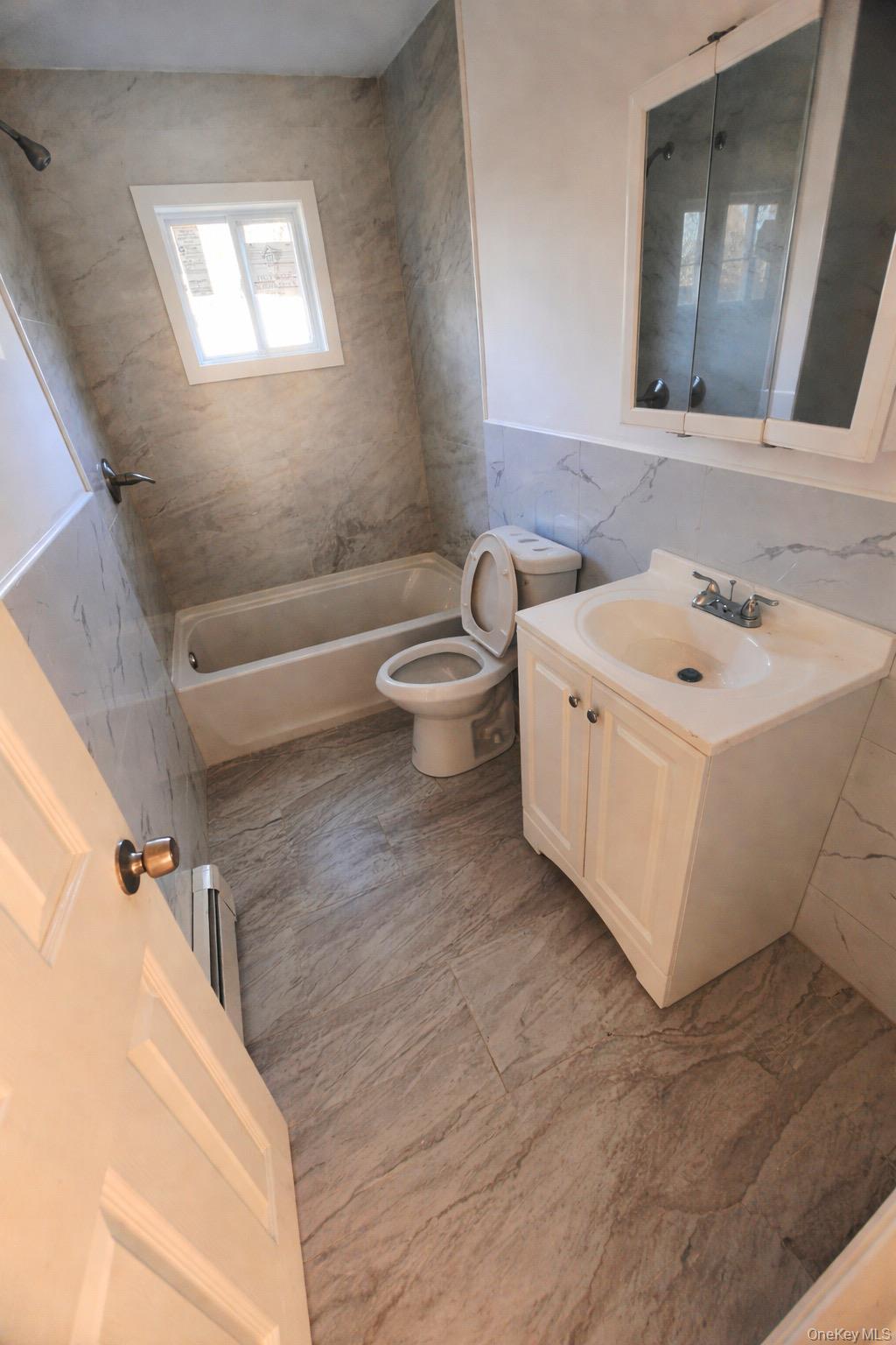 #3 photo, 45 Meadowbrook Drive, सफ़ोक काउंटी Brentwood , NY 11717