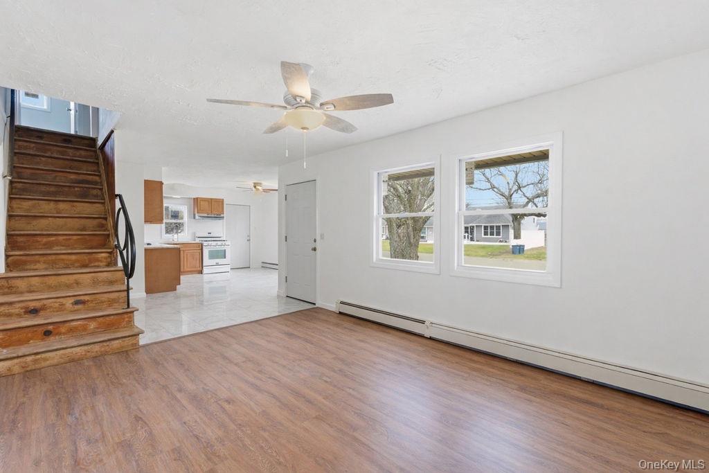 #4 photo, 45 Meadowbrook Drive, 東長島 Brentwood , NY 11717