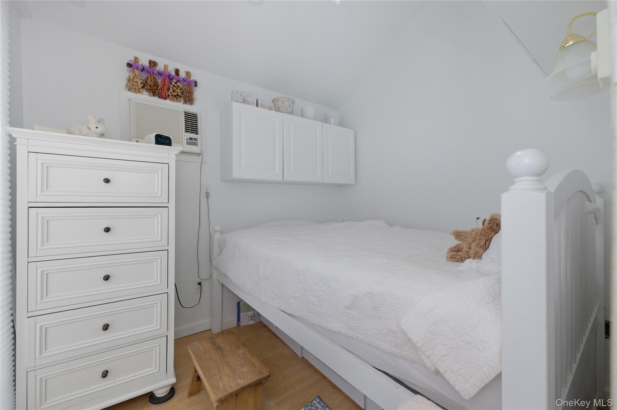 #10 photo, 20 Bristol Street, Huntington , NY 11743