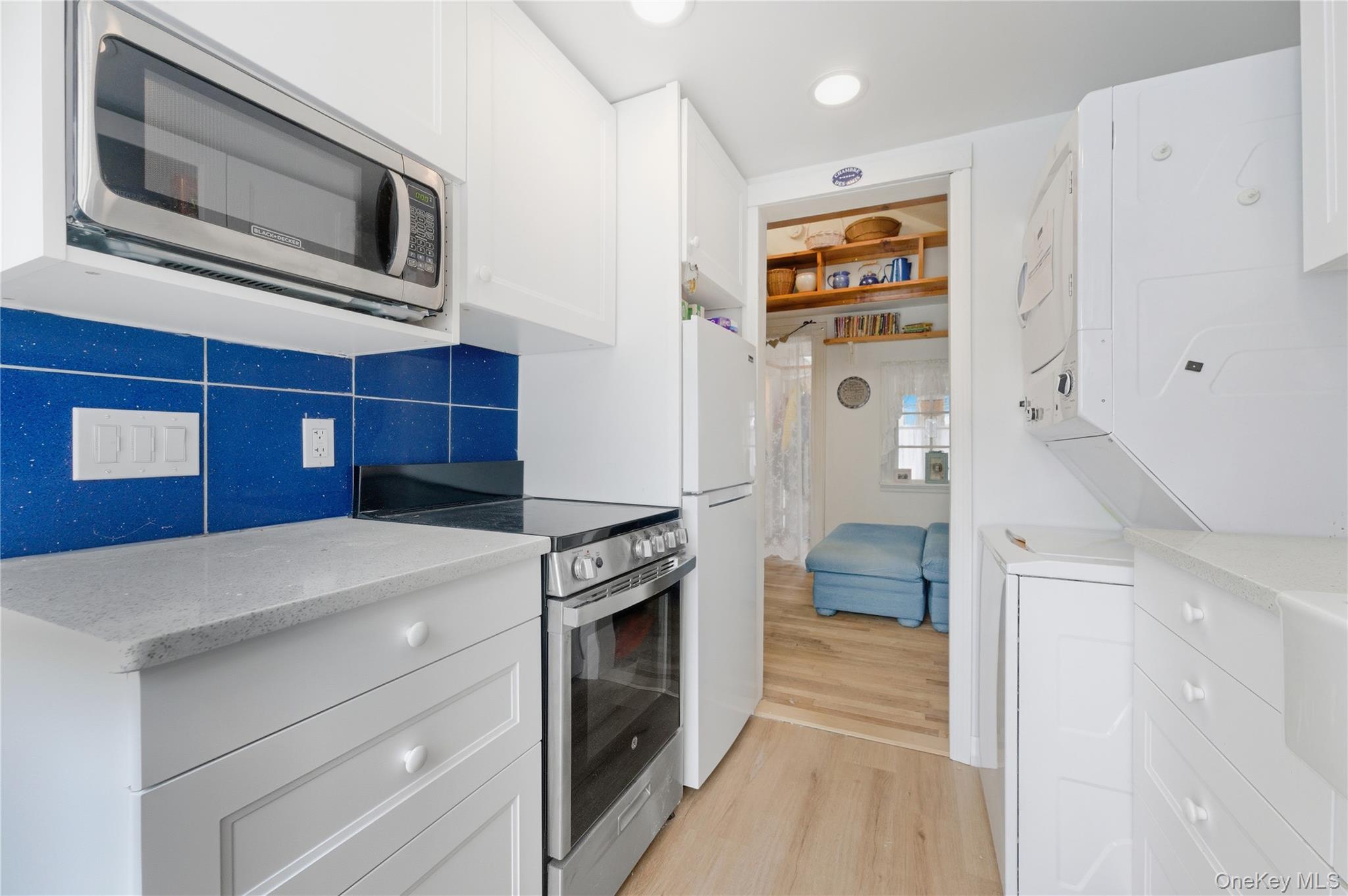 #8 photo, 20 Bristol Street, Huntington , NY 11743