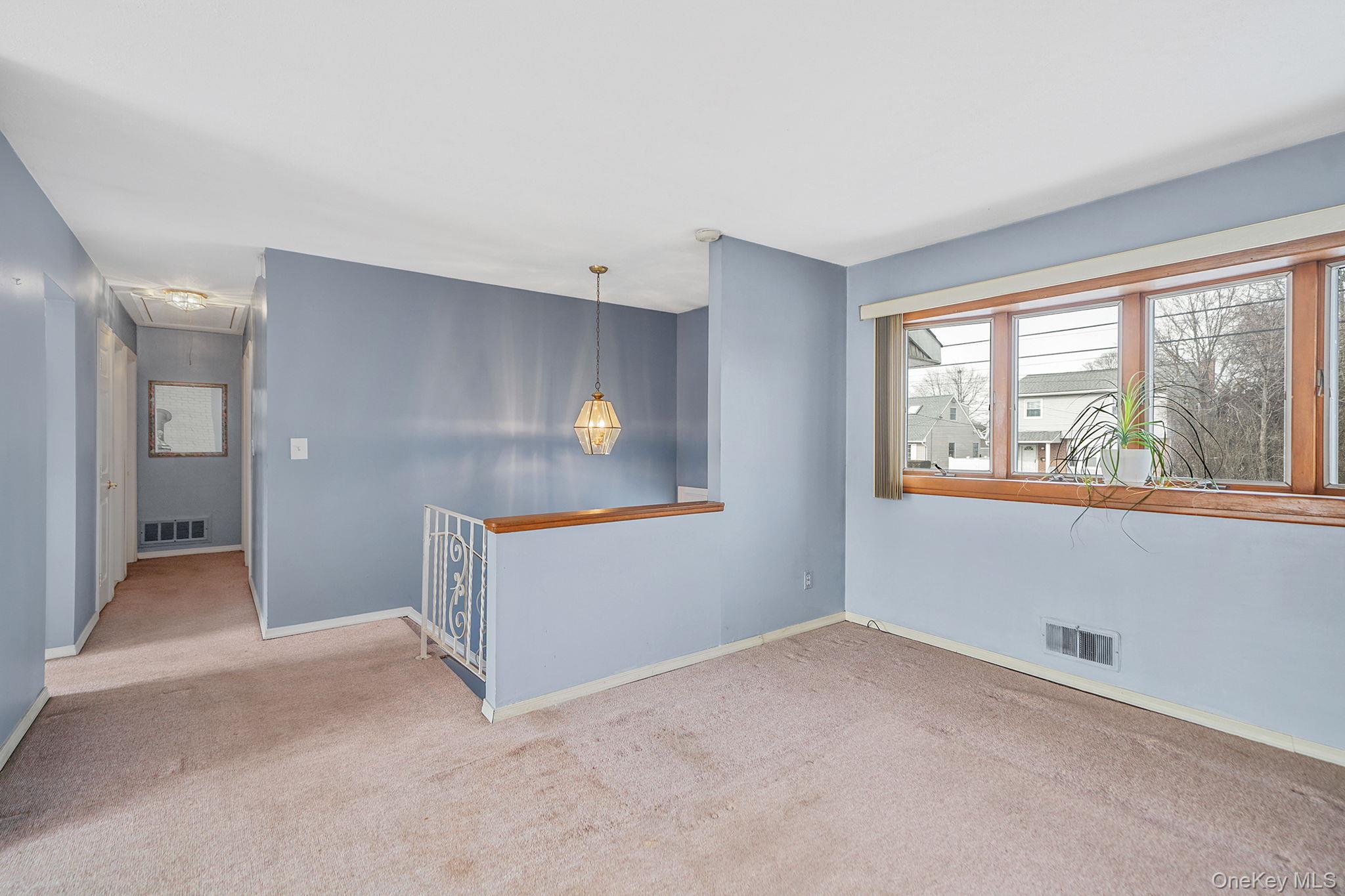 #10 photo, 60 Liberty Avenue, מחוז סאפוק North Babylon , NY 11703