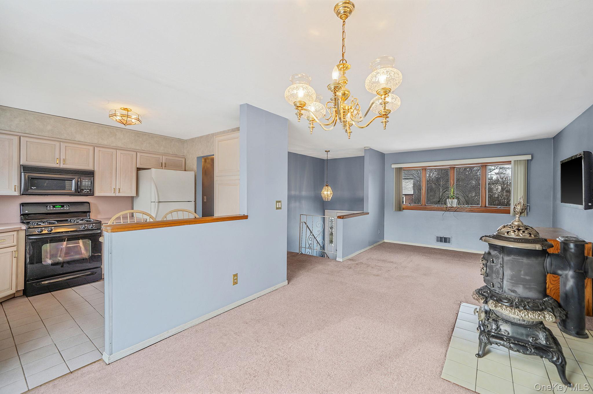 #13 photo, 60 Liberty Avenue, מחוז סאפוק North Babylon , NY 11703