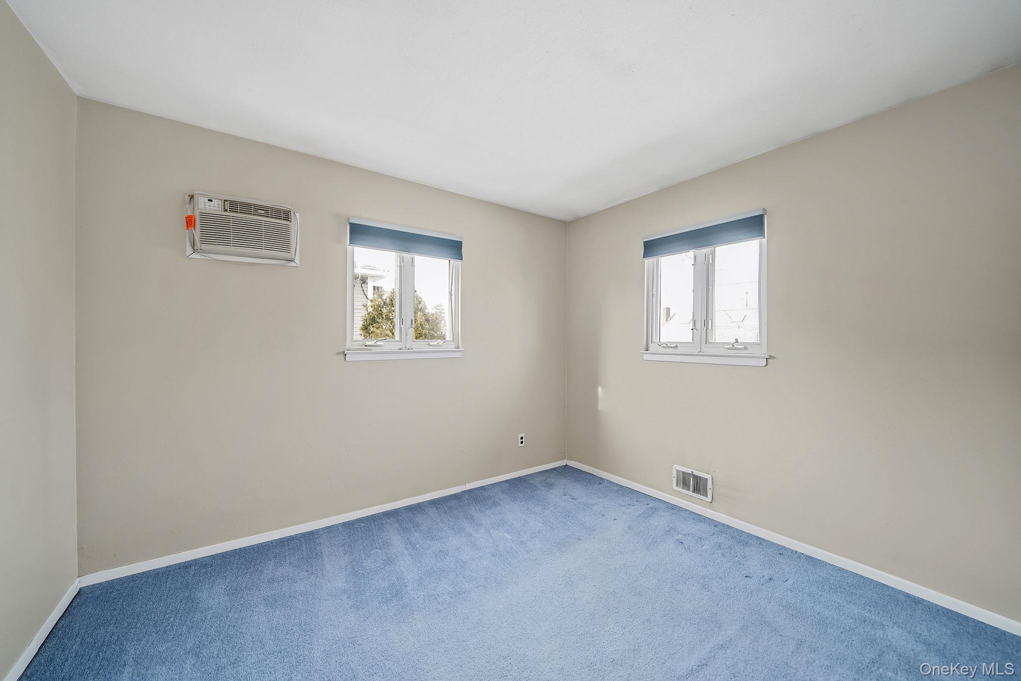 #16 photo, 60 Liberty Avenue, מחוז סאפוק North Babylon , NY 11703