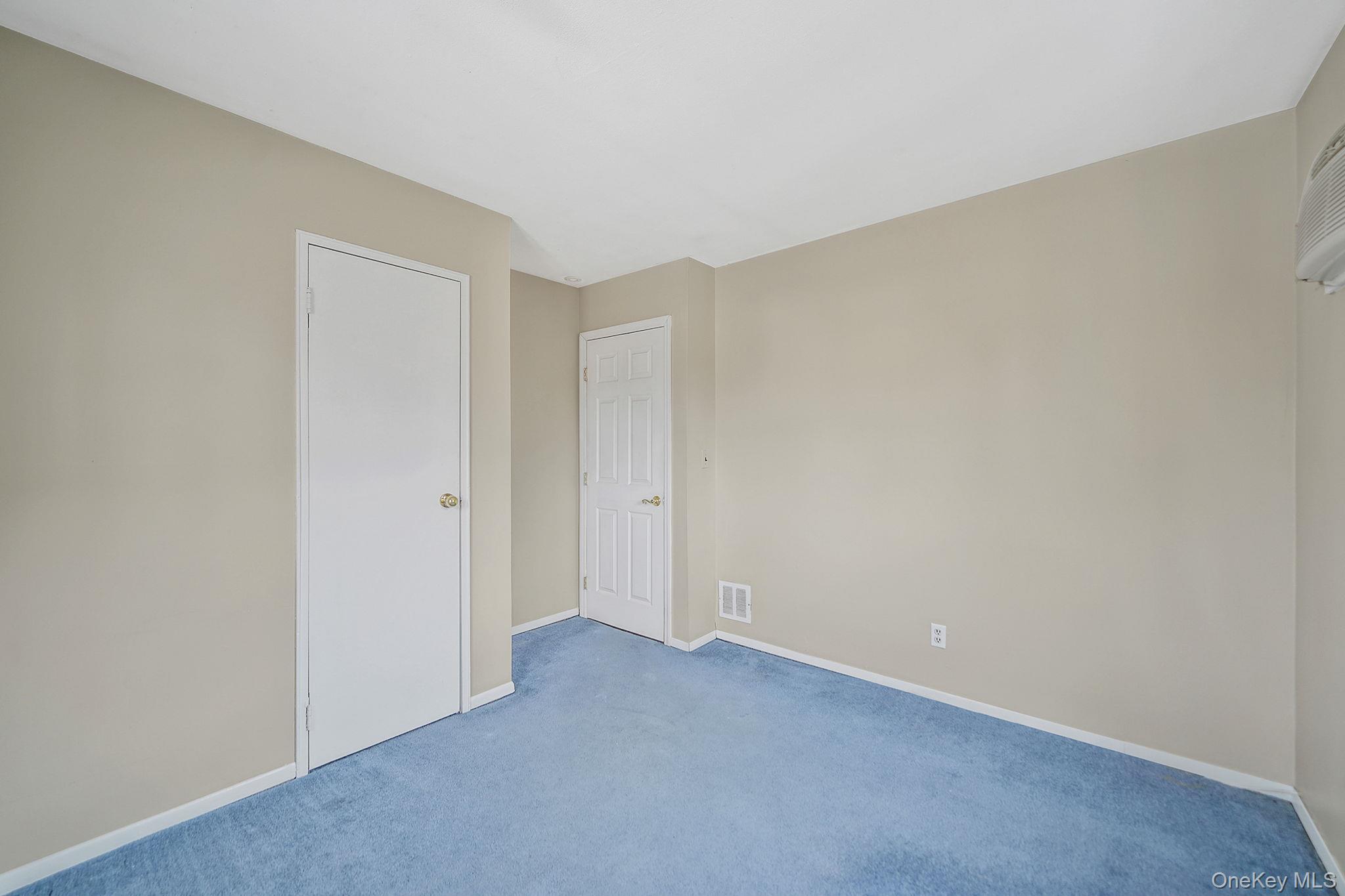 #17 photo, 60 Liberty Avenue, מחוז סאפוק North Babylon , NY 11703