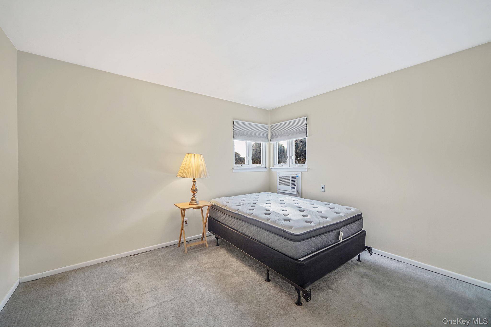 #18 photo, 60 Liberty Avenue, מחוז סאפוק North Babylon , NY 11703