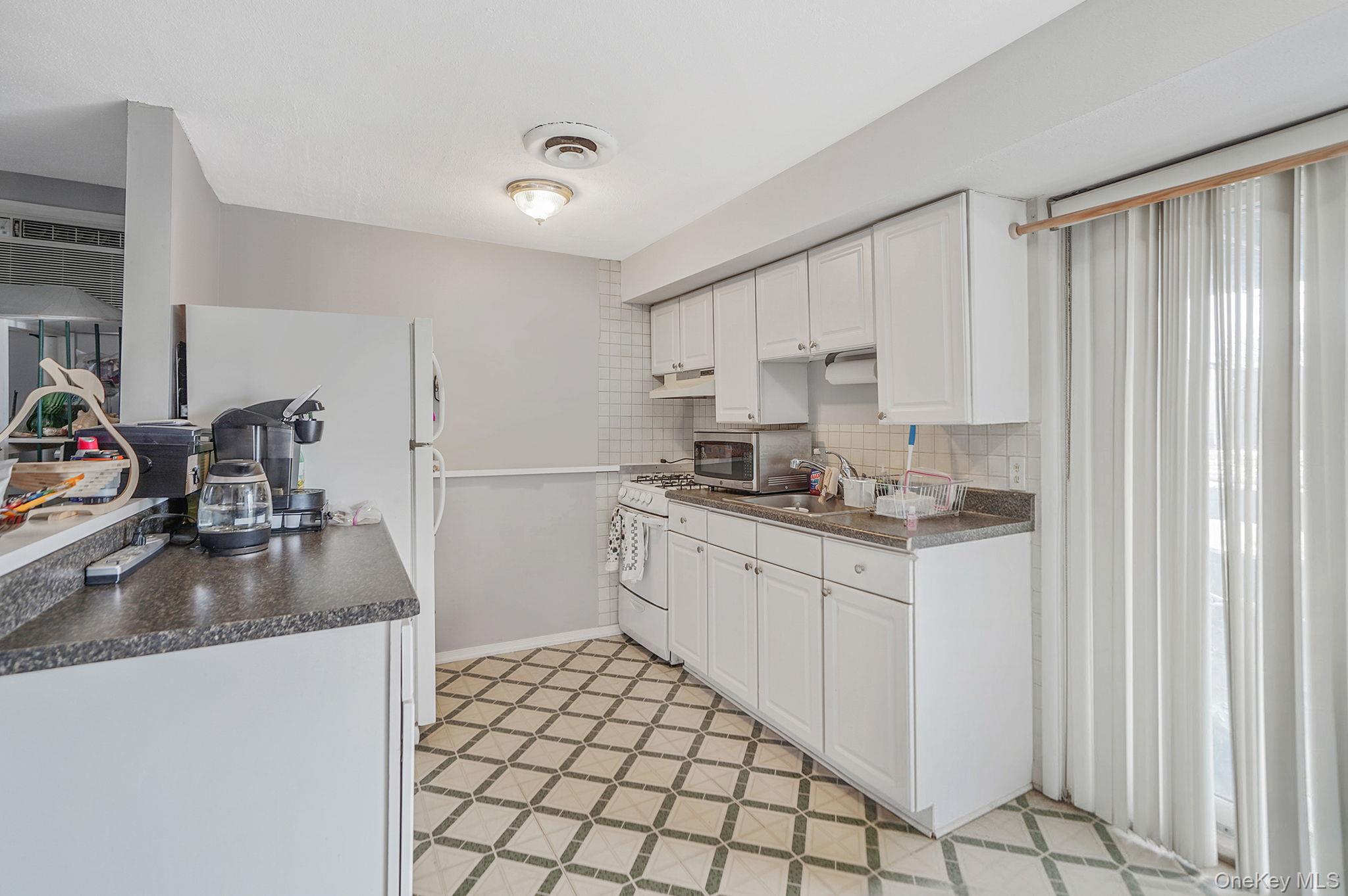 #20 photo, 60 Liberty Avenue, מחוז סאפוק North Babylon , NY 11703