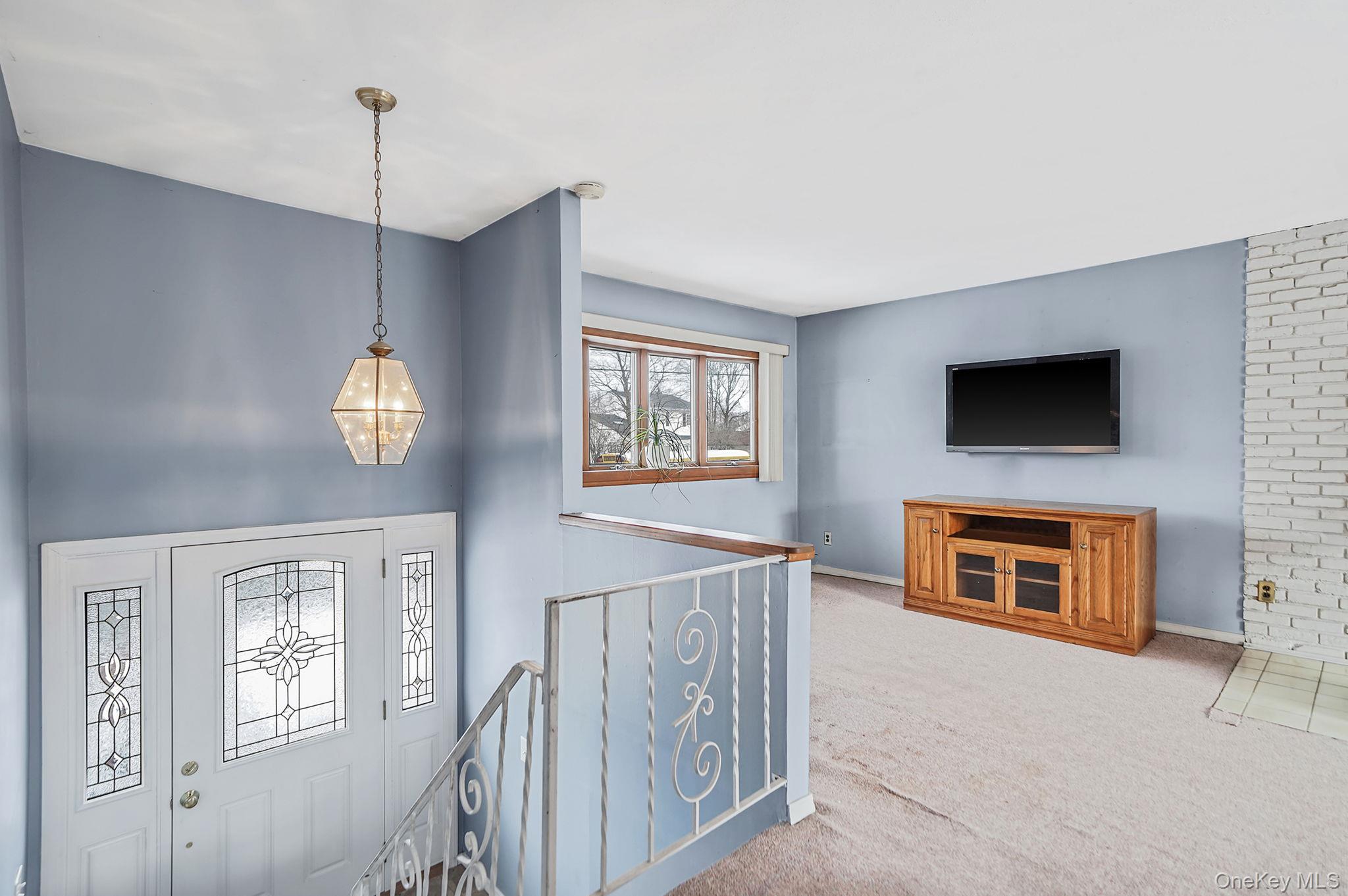 #7 photo, 60 Liberty Avenue, מחוז סאפוק North Babylon , NY 11703